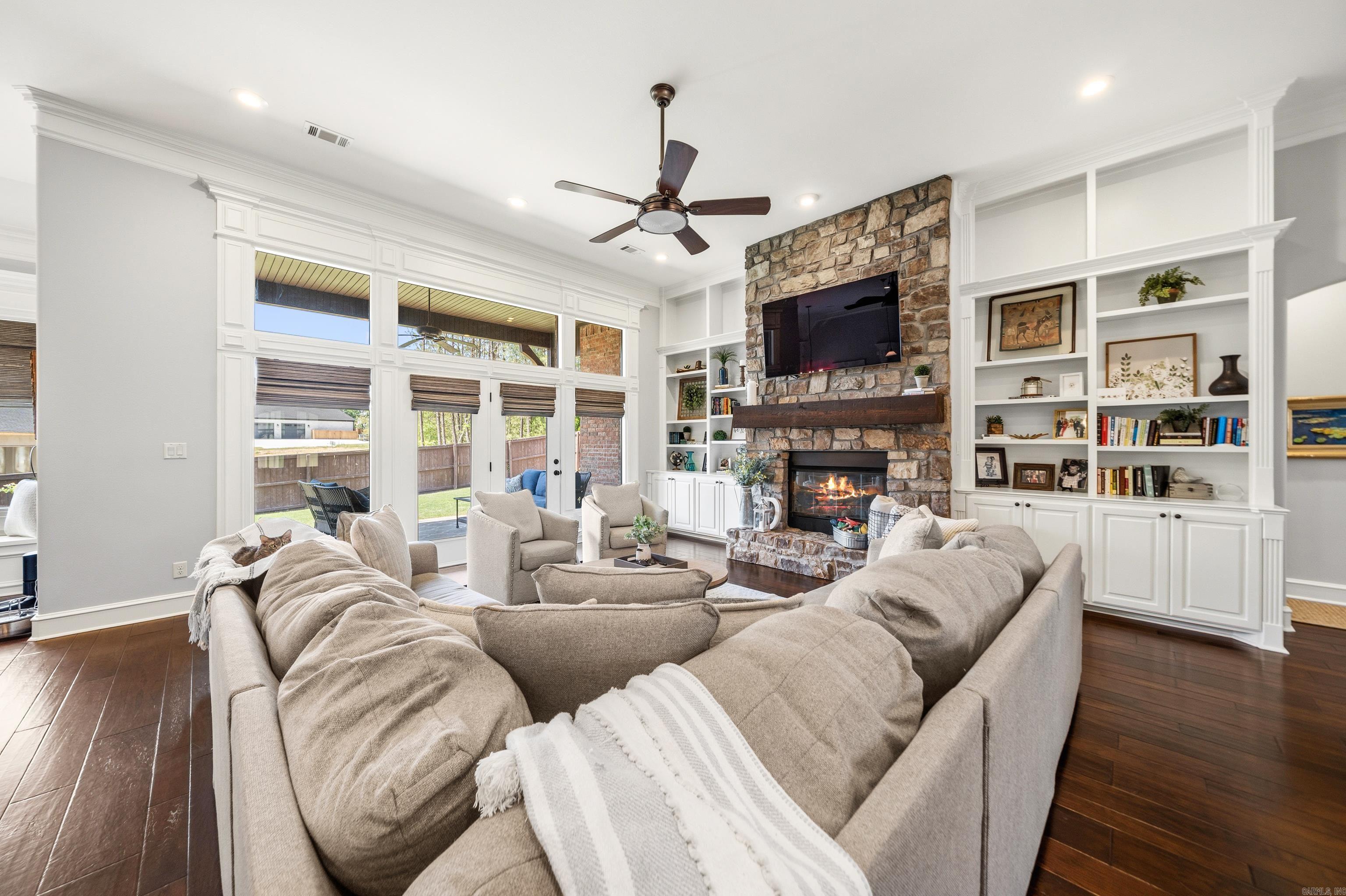 ARLINGTON PARK - Residential