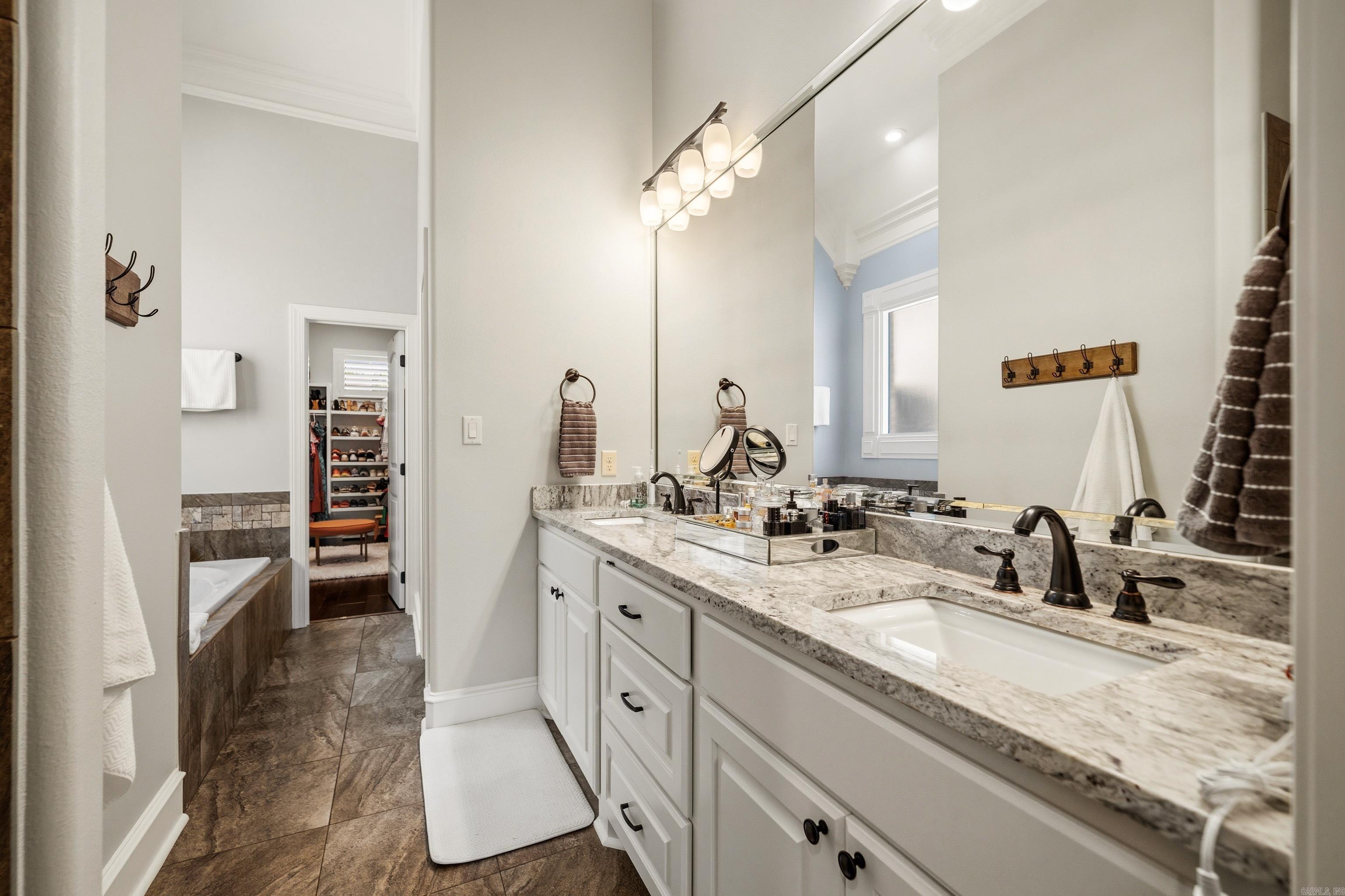 ARLINGTON PARK - Residential