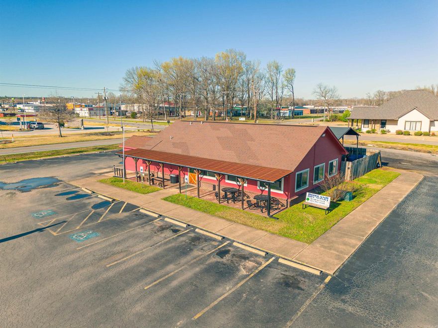 Prime location off Bill Foster Memorial . Has Front side and back access.  Located right off  exit 16. agents see agent remarks.