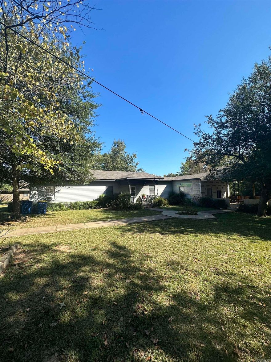 Great investment opportunity! 3200 + sq ft on 1.13 acres. You don’t want to miss this opportunity