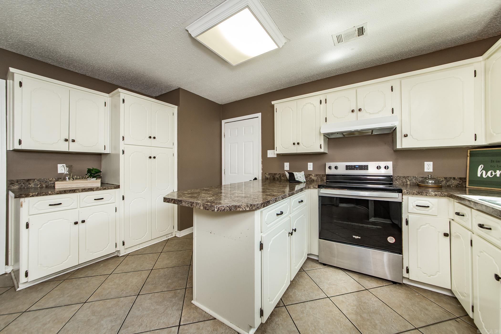 KNOLLWOOD ESTATES - Residential