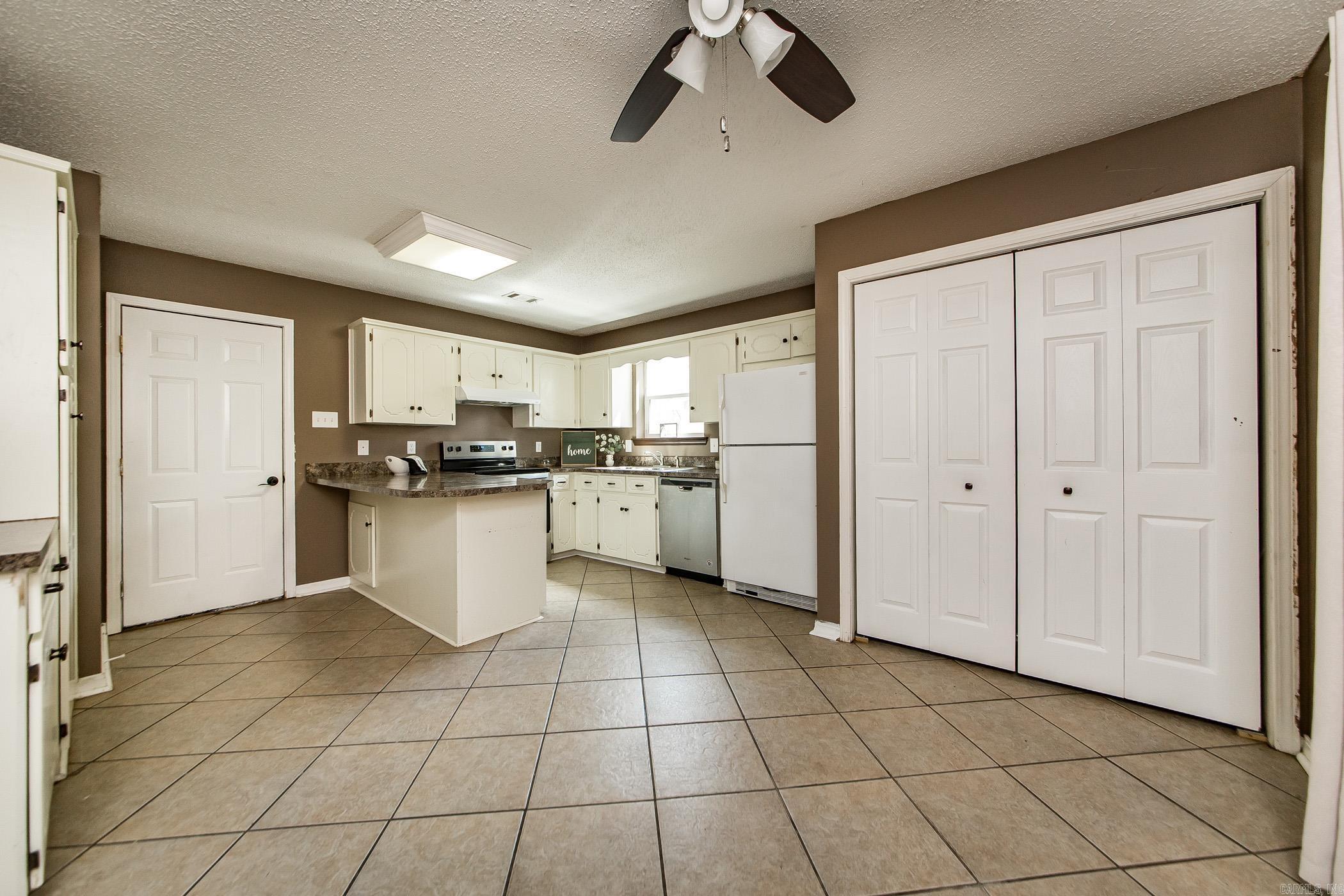 KNOLLWOOD ESTATES - Residential