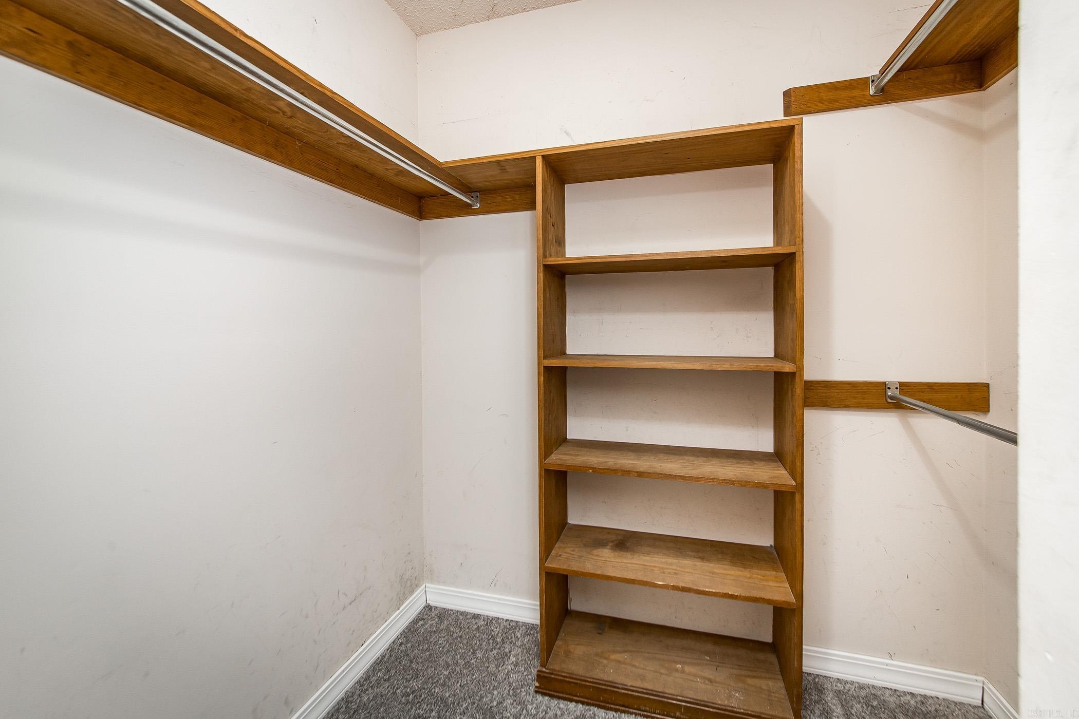 KNOLLWOOD ESTATES - Residential