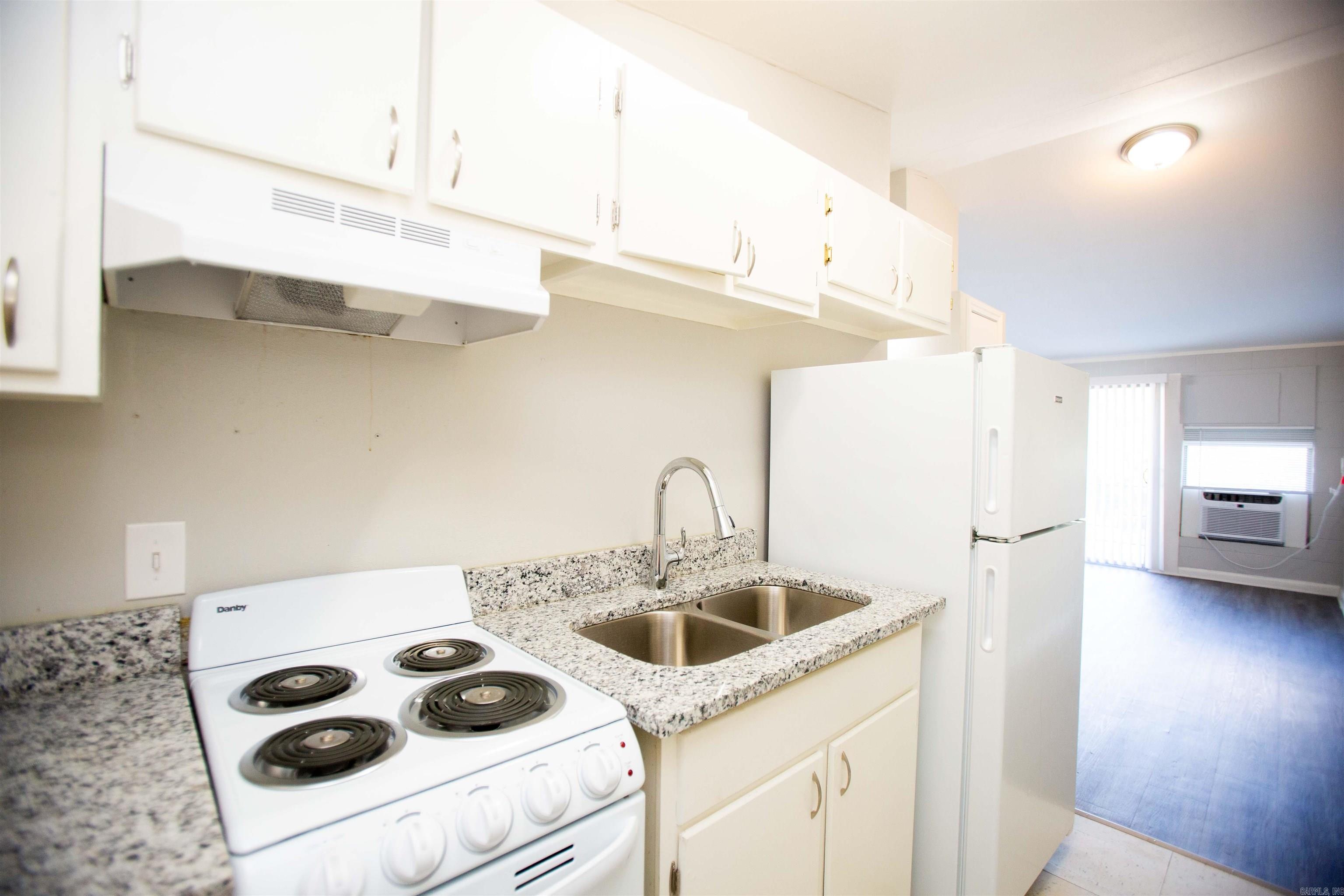 ARROW HEAD MANOR - Residential Lease