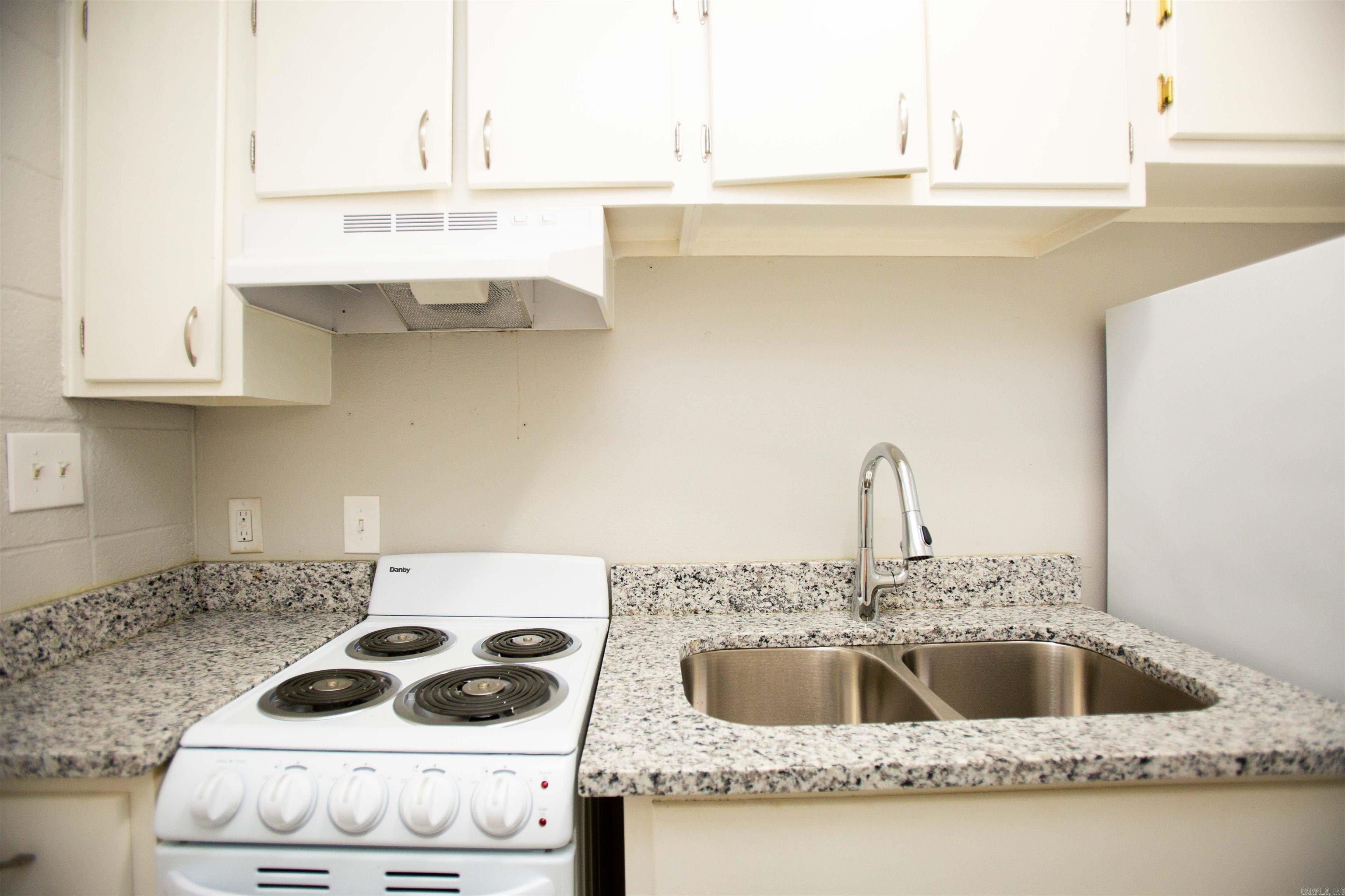 ARROW HEAD MANOR - Residential Lease