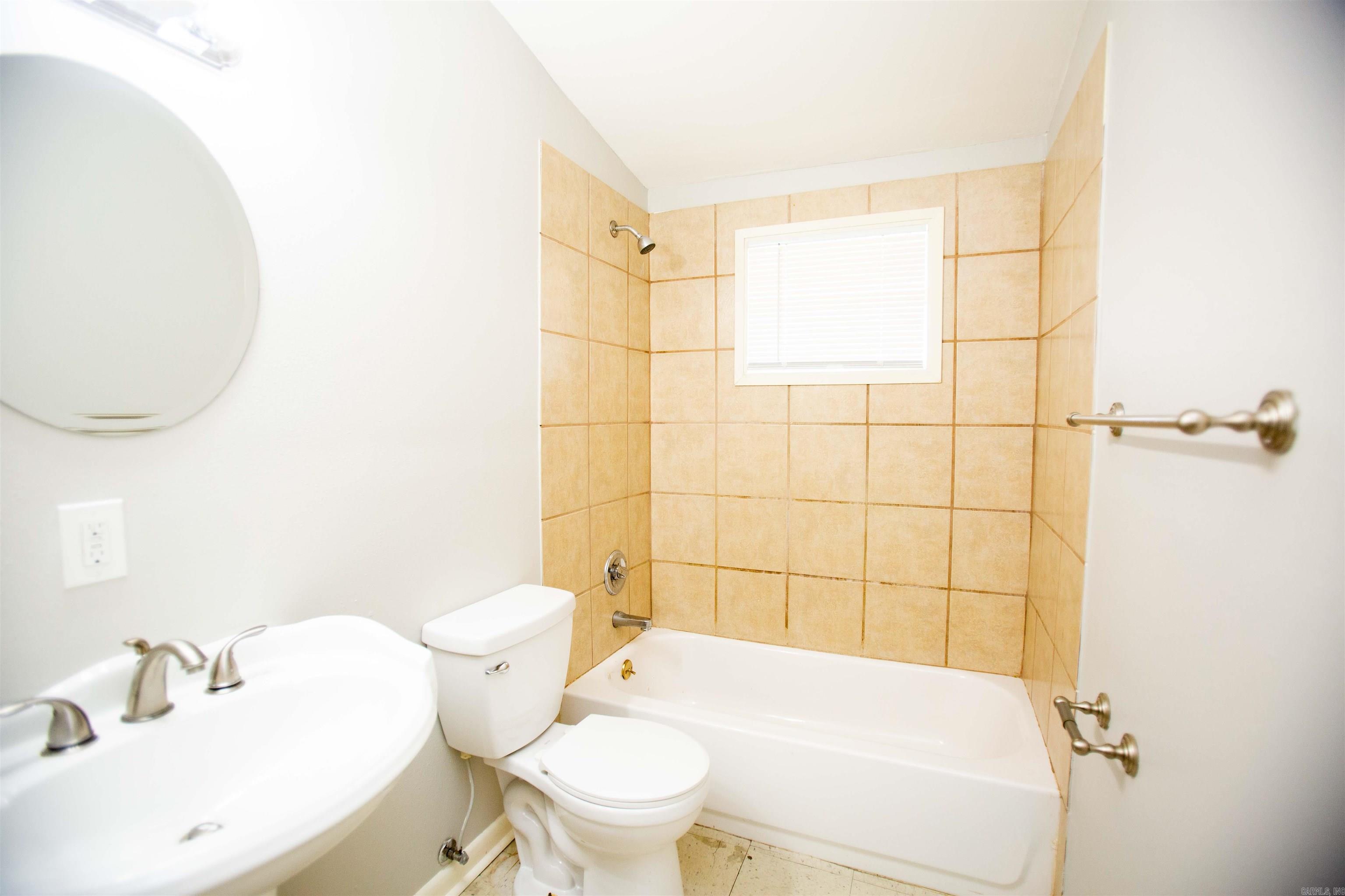 ARROW HEAD MANOR - Residential Lease