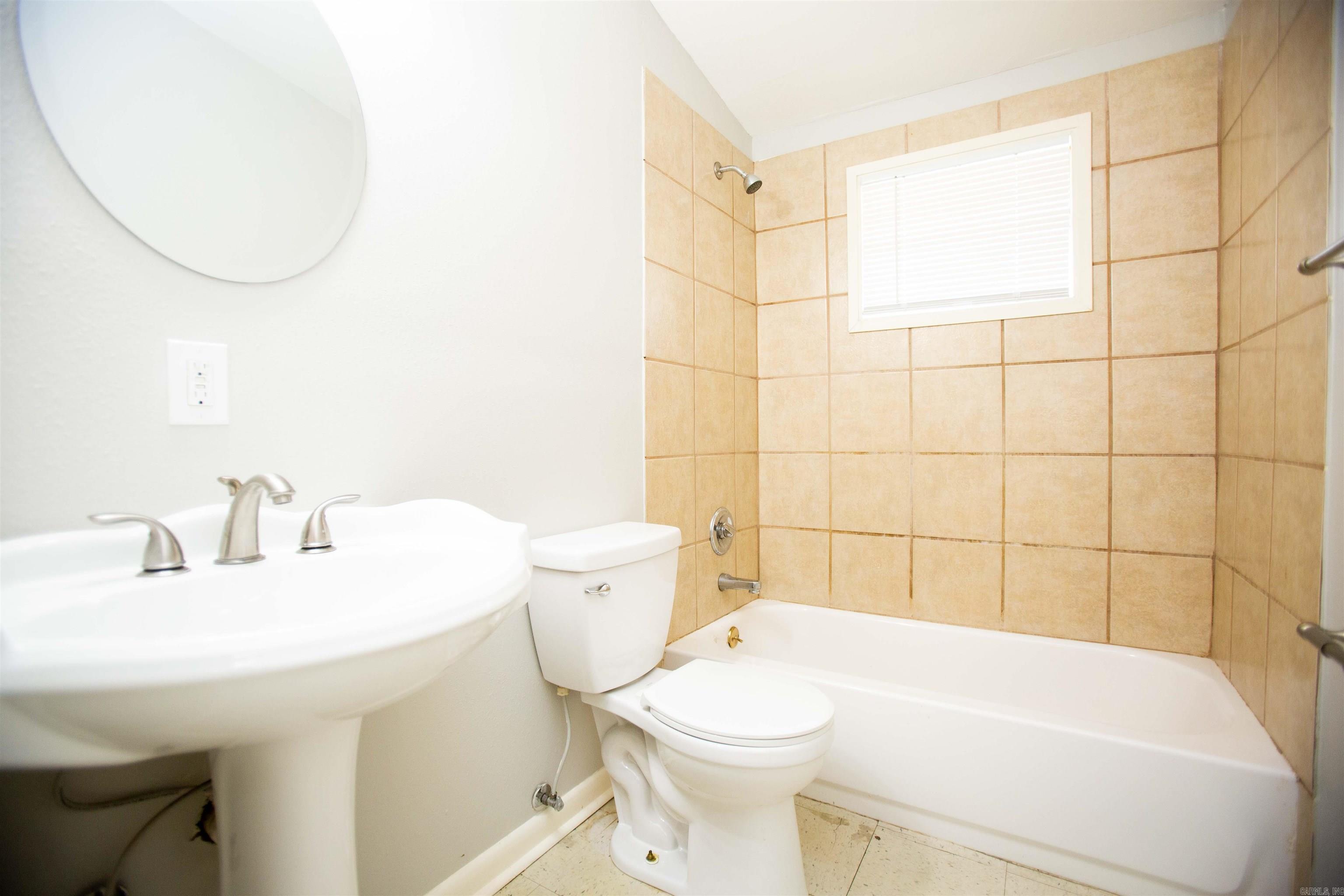 ARROW HEAD MANOR - Residential Lease