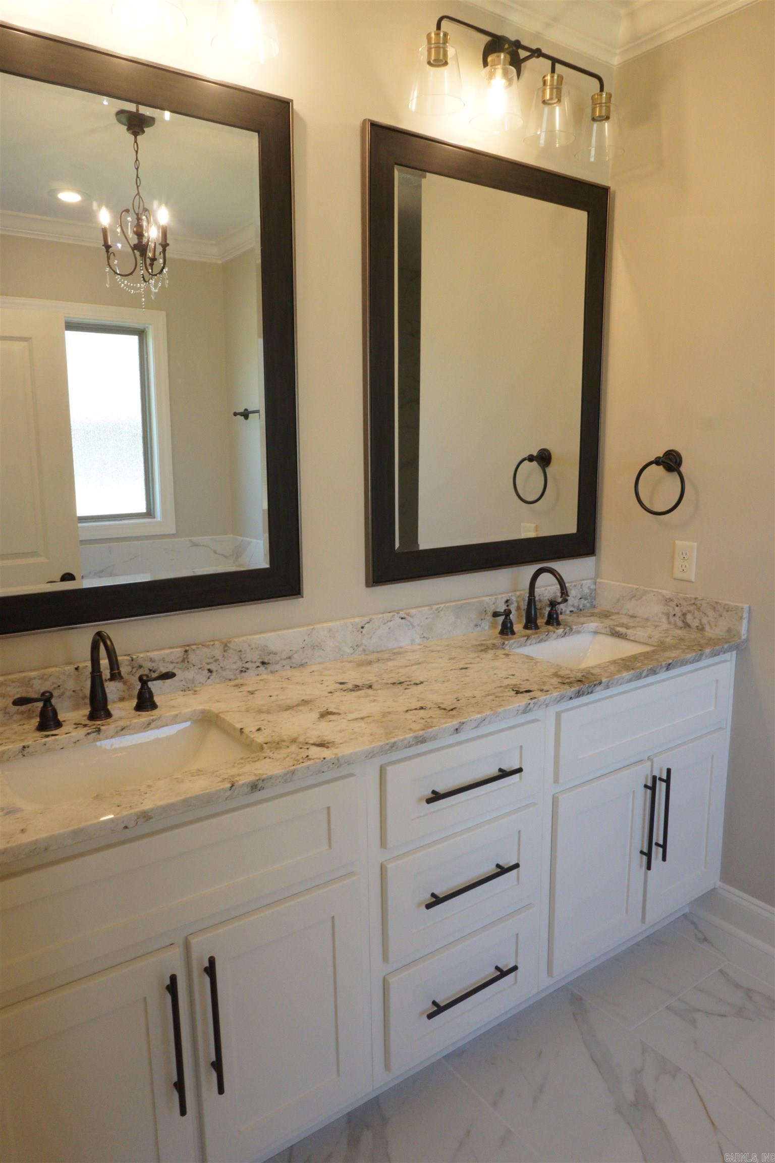 Jamestown Manor - Residential