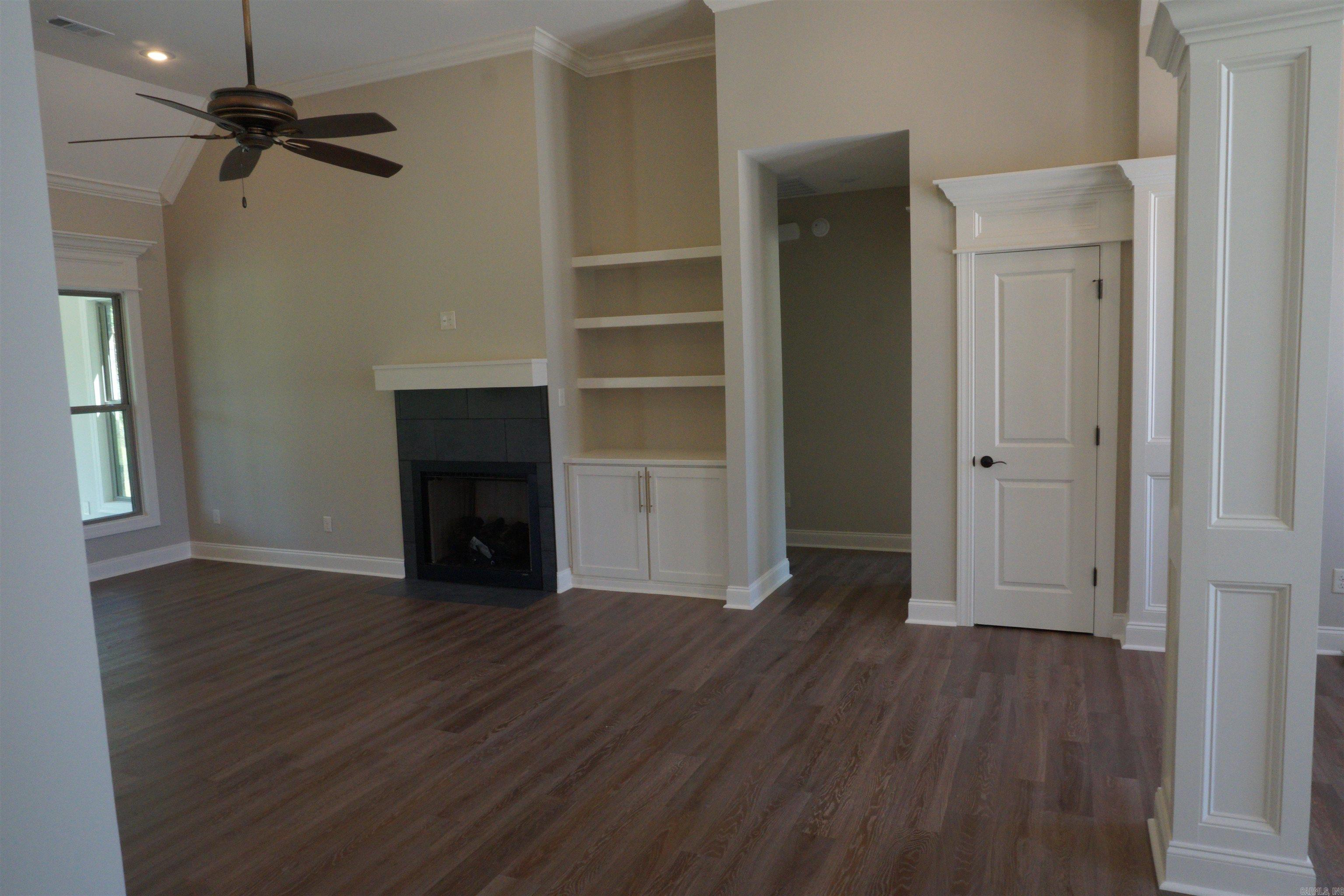 Jamestown Manor - Residential