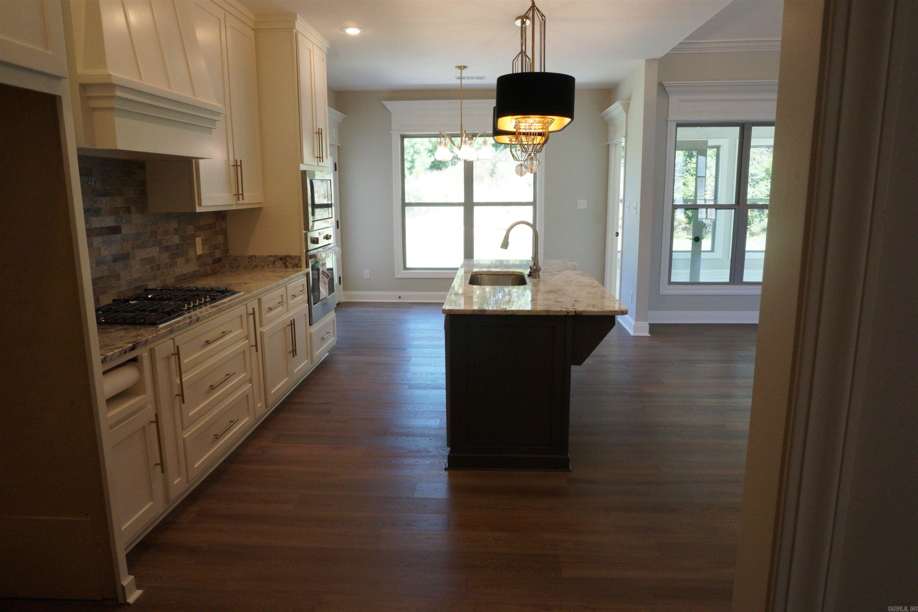 Jamestown Manor - Residential