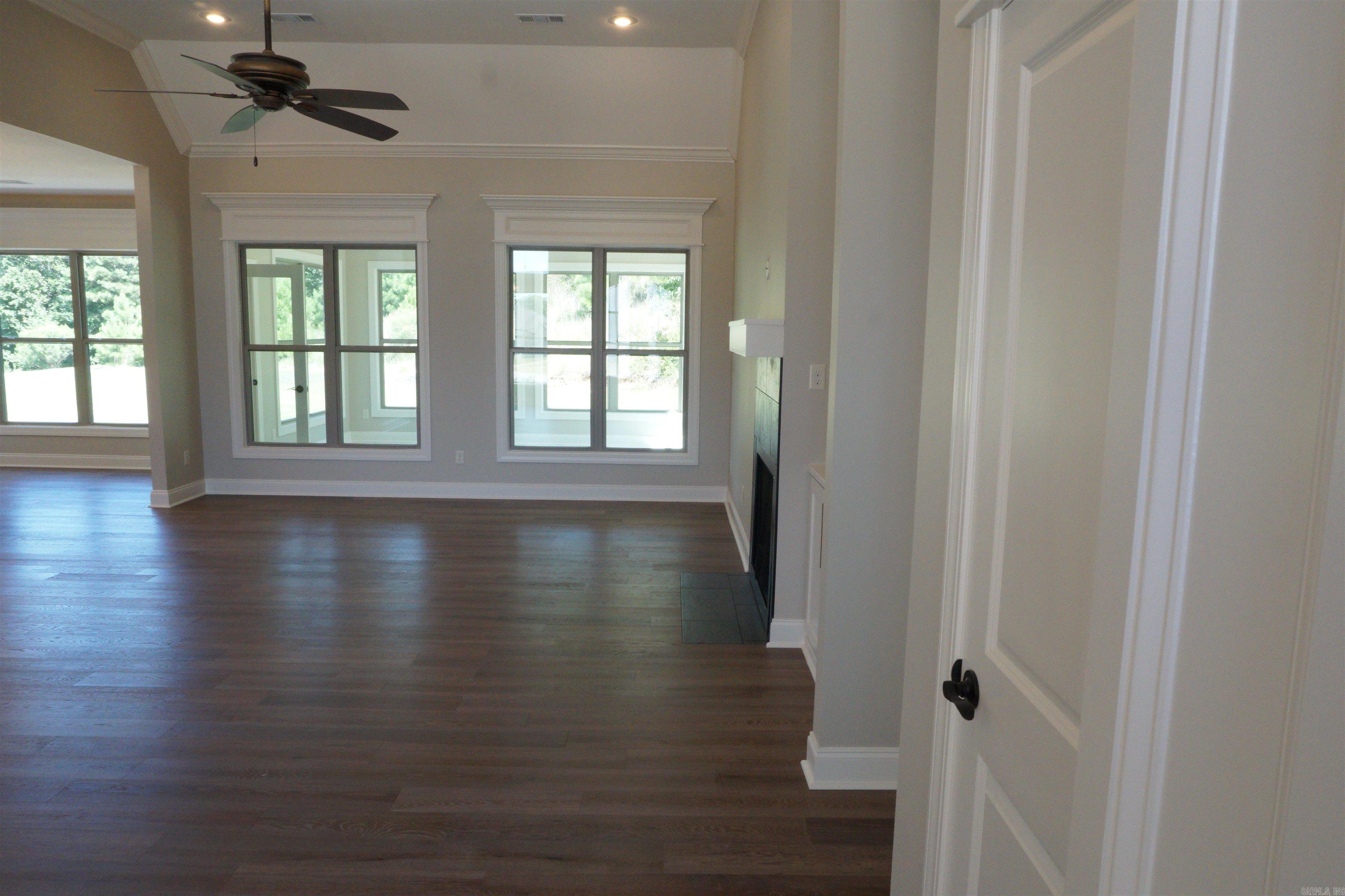 Jamestown Manor - Residential