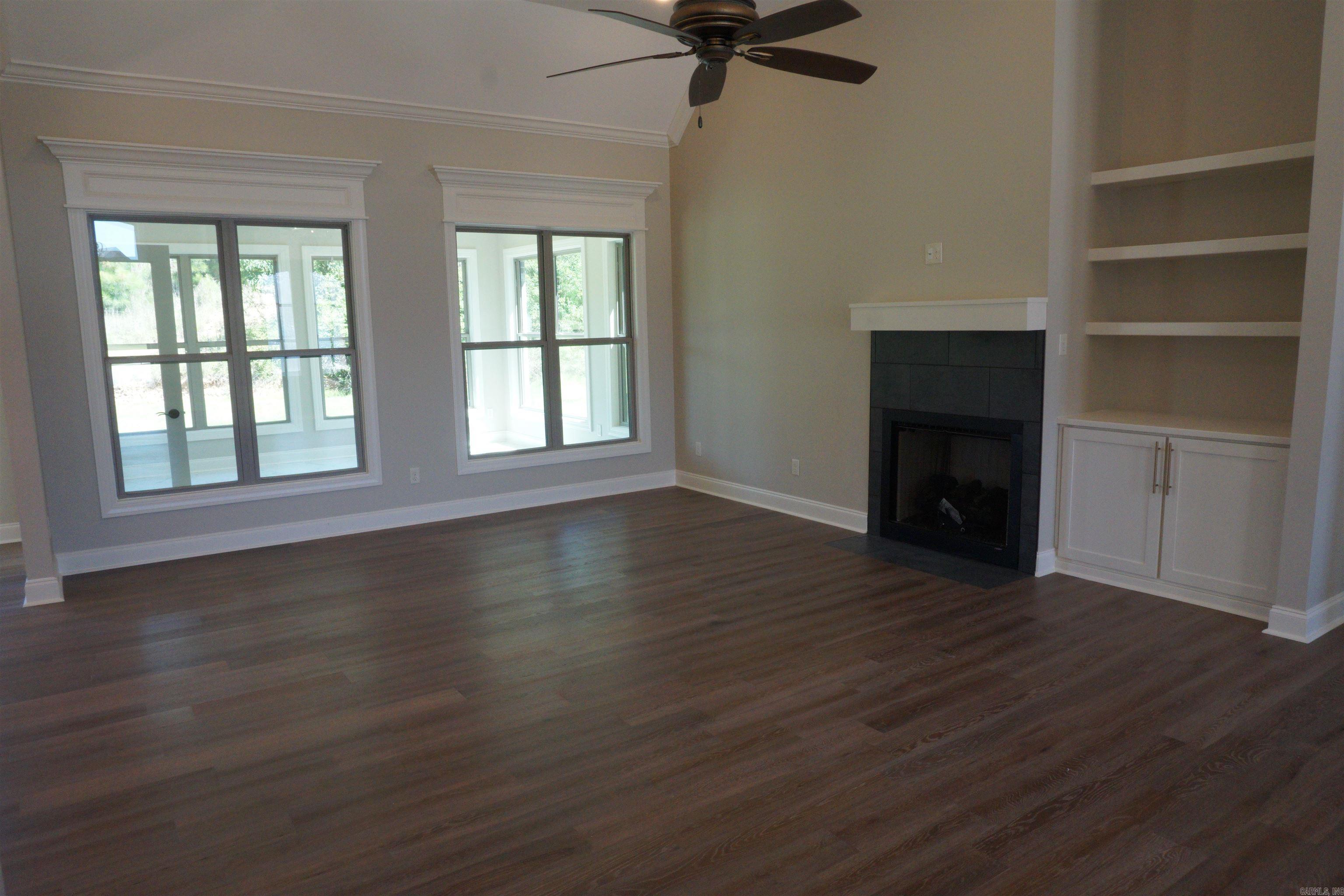 Jamestown Manor - Residential