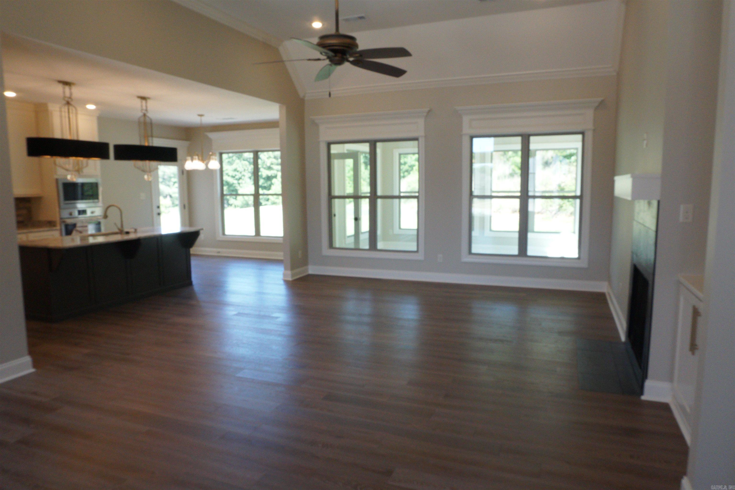 Jamestown Manor - Residential