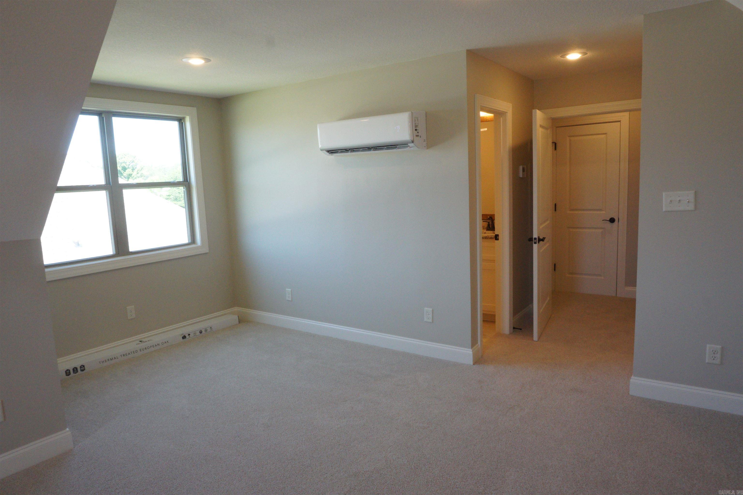 Jamestown Manor - Residential