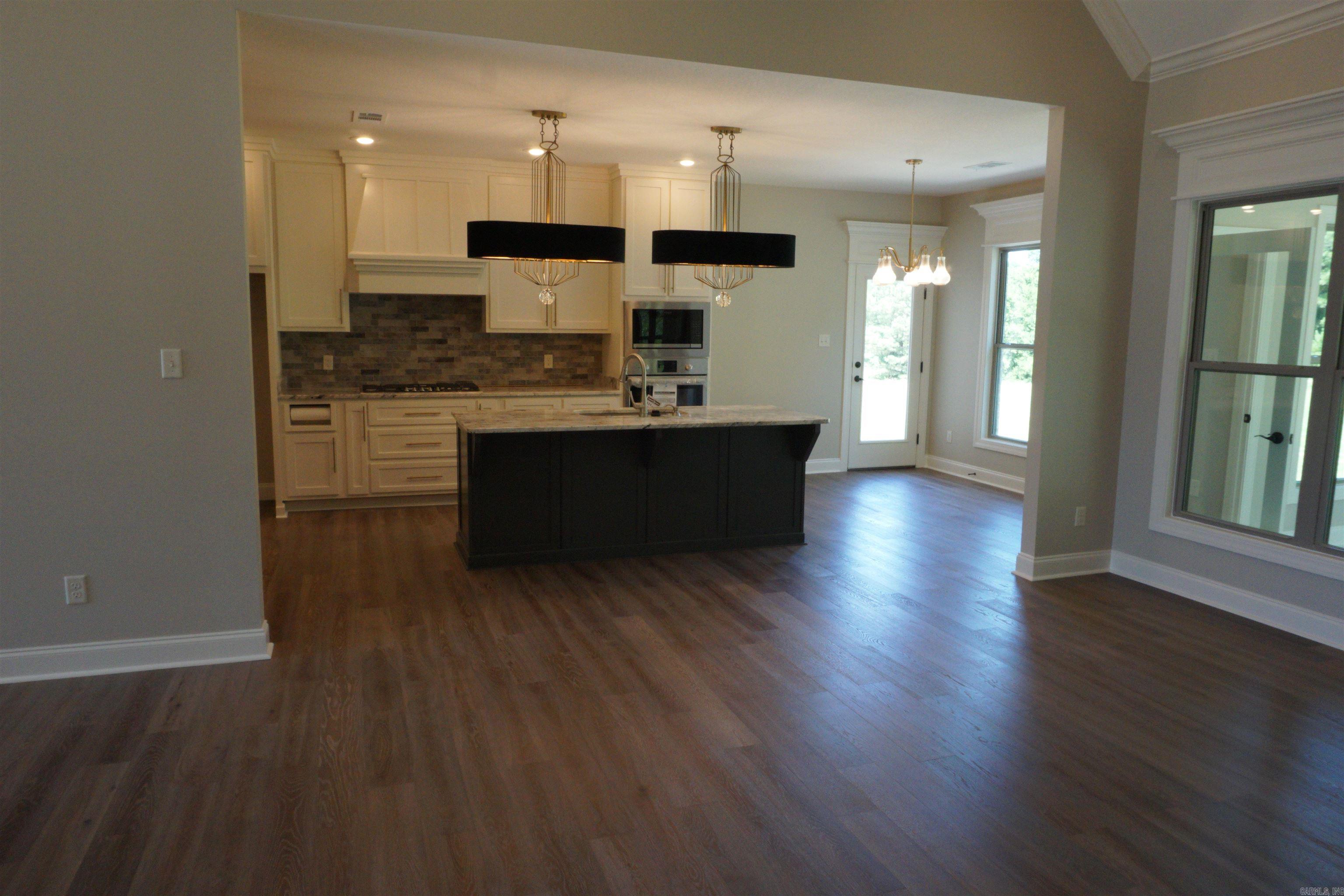 Jamestown Manor - Residential