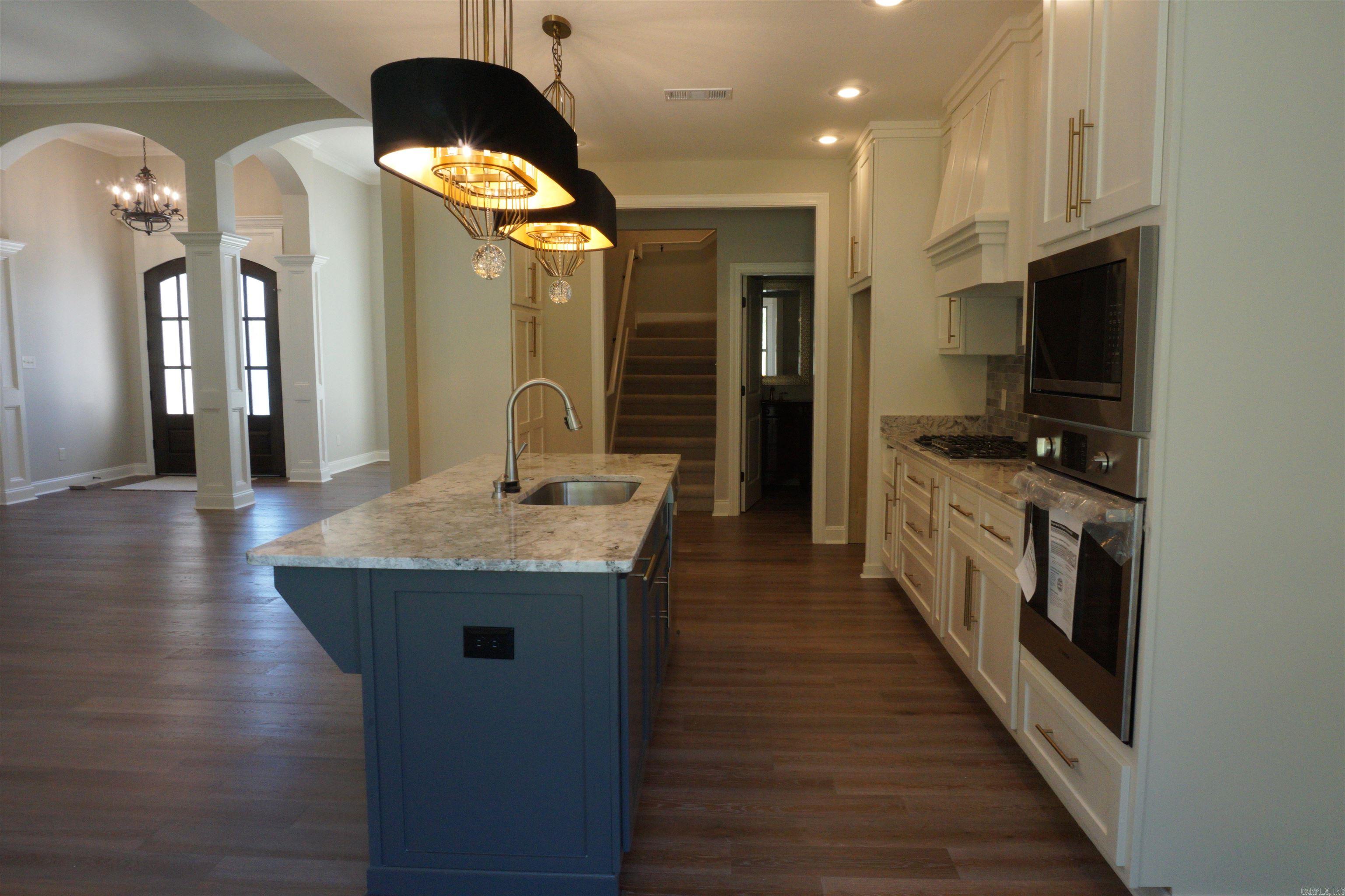 Jamestown Manor - Residential