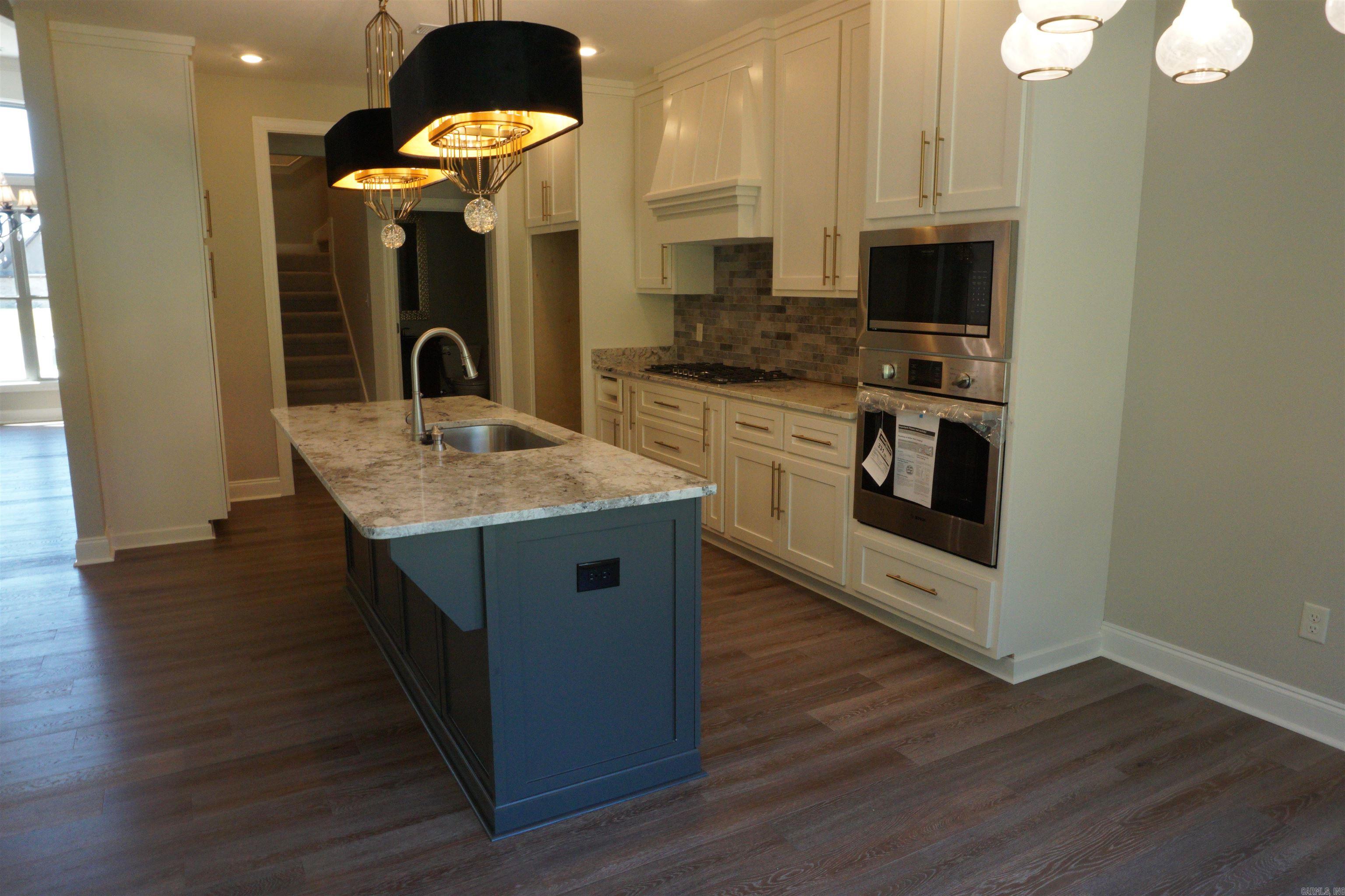 Jamestown Manor - Residential