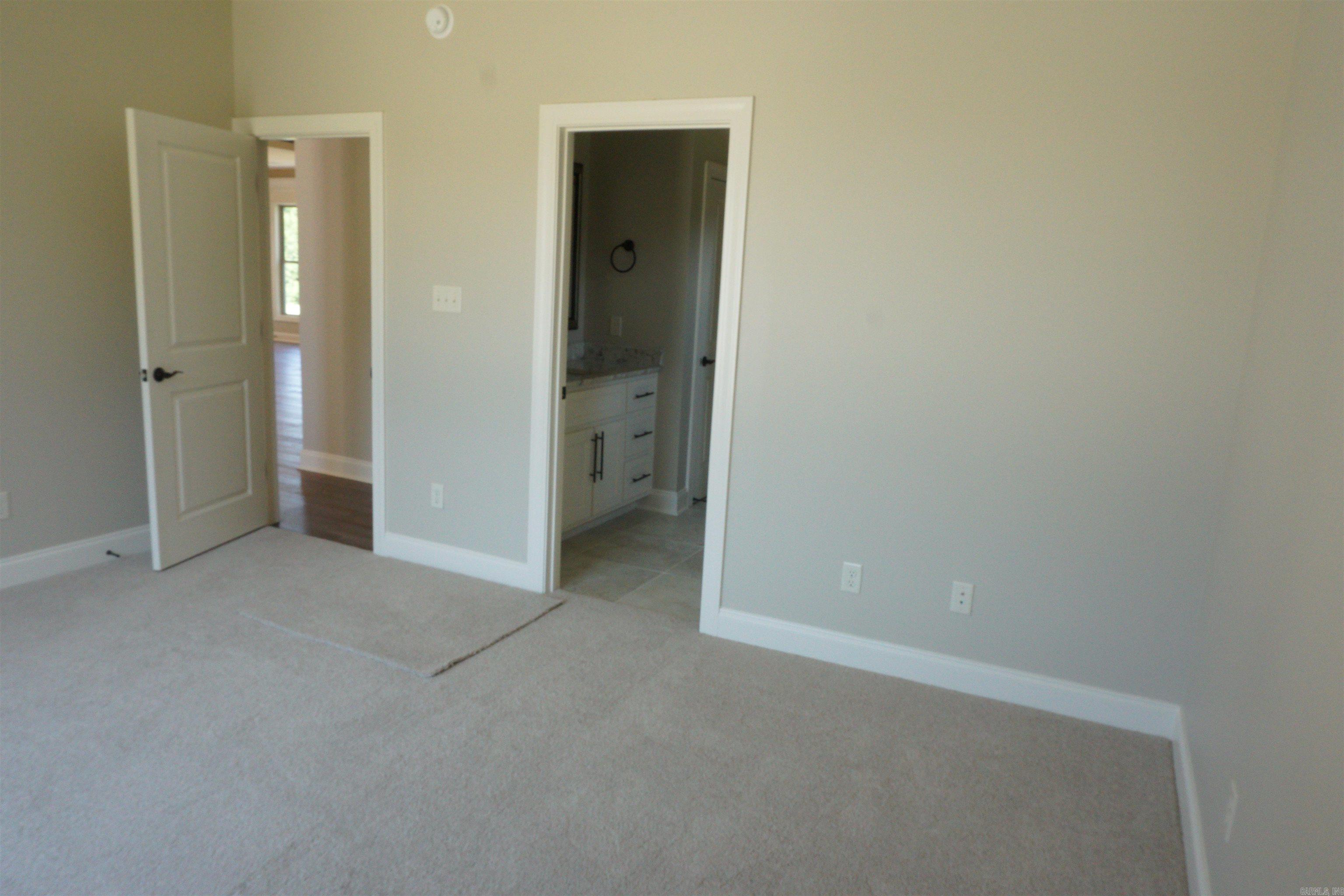 Jamestown Manor - Residential