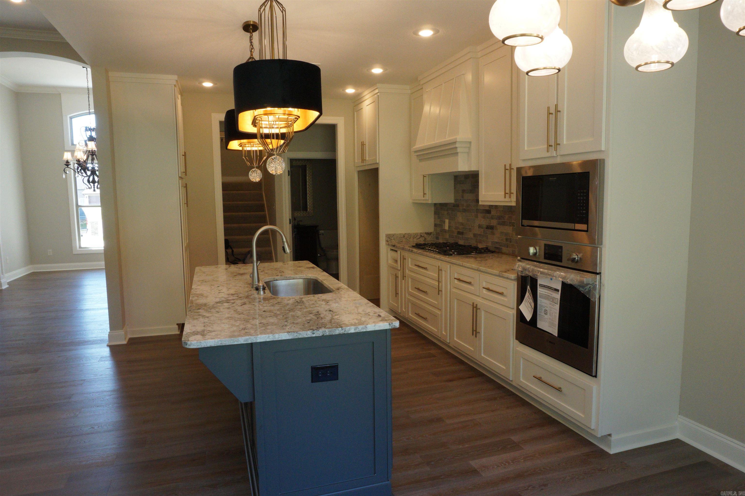 Jamestown Manor - Residential