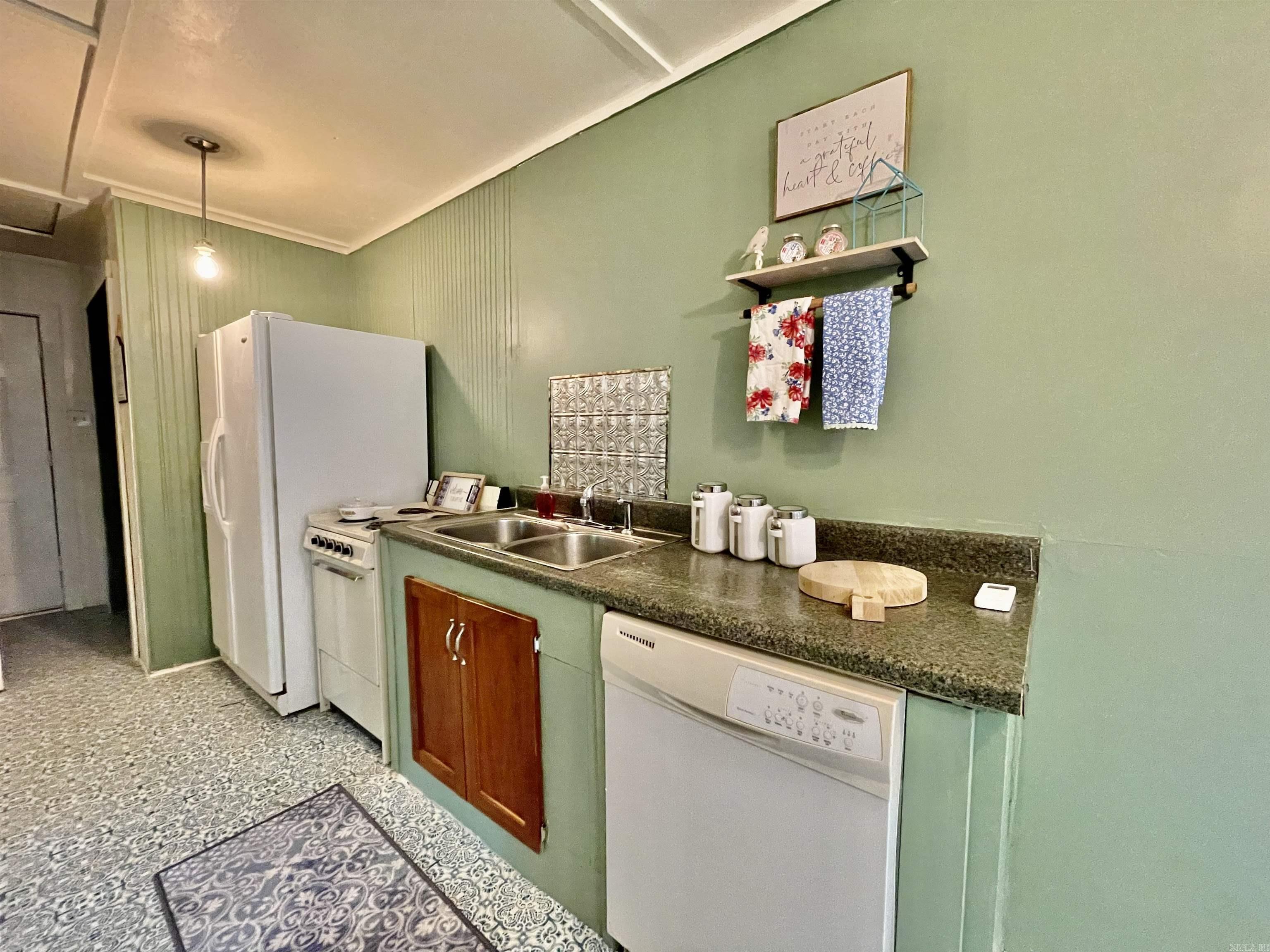 WYLDE WOOD VILL - Residential