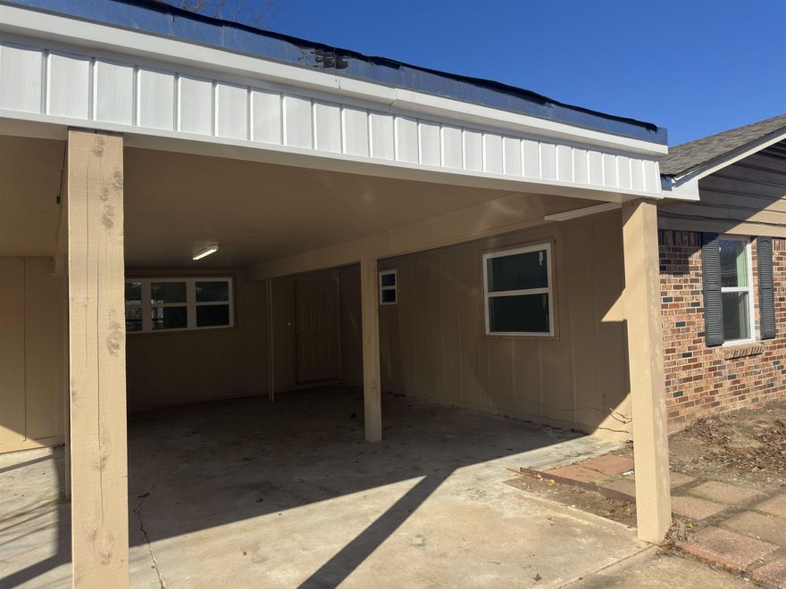 Located in the heart of Russellville, this property at 200 S Muskogee Ave offers a convenient in-town setting with easy access to shopping, dining, schools, and Arkansas Tech University. Situated on a level lot, the home features a classic exterior and a functional layout with plenty of potential to personalize or update to your taste. Whether you’re looking for a primary residence, investment opportunity, or renovation project, this property provides a solid foundation in an established neighborhood. Enjoy quick access to downtown amenities while still being tucked away on a quiet street. A great opportunity to own property in a desirable central location.