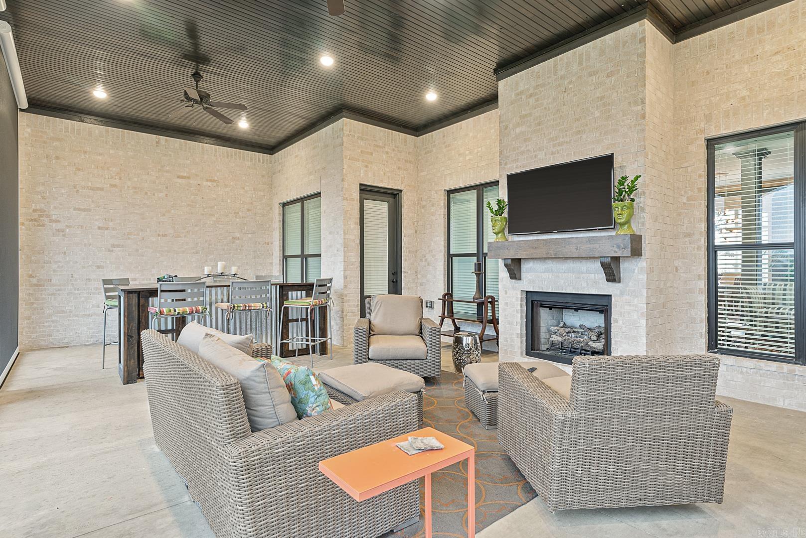 BARRINGTON PARK - Residential