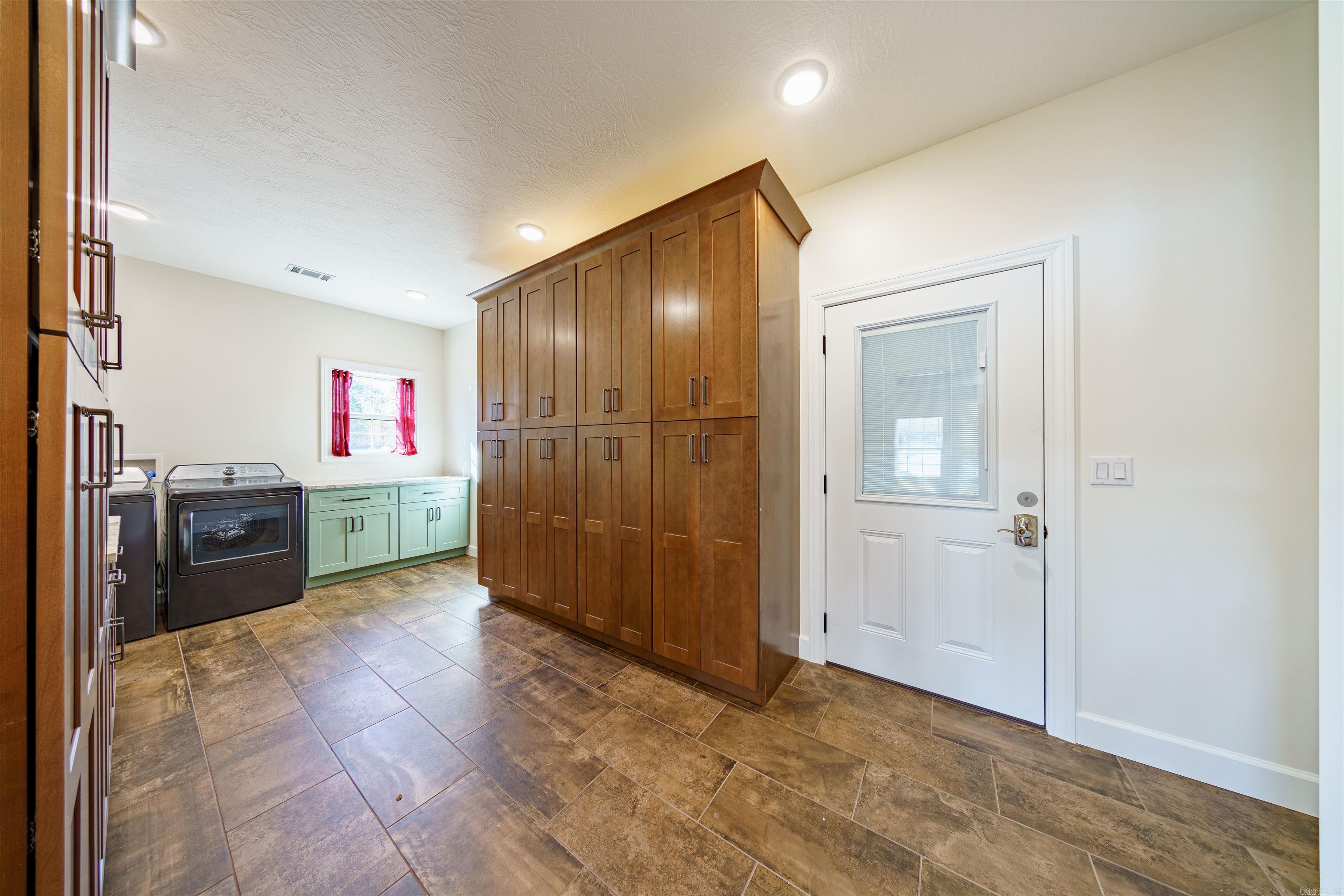 CROWN ADDITION - Residential