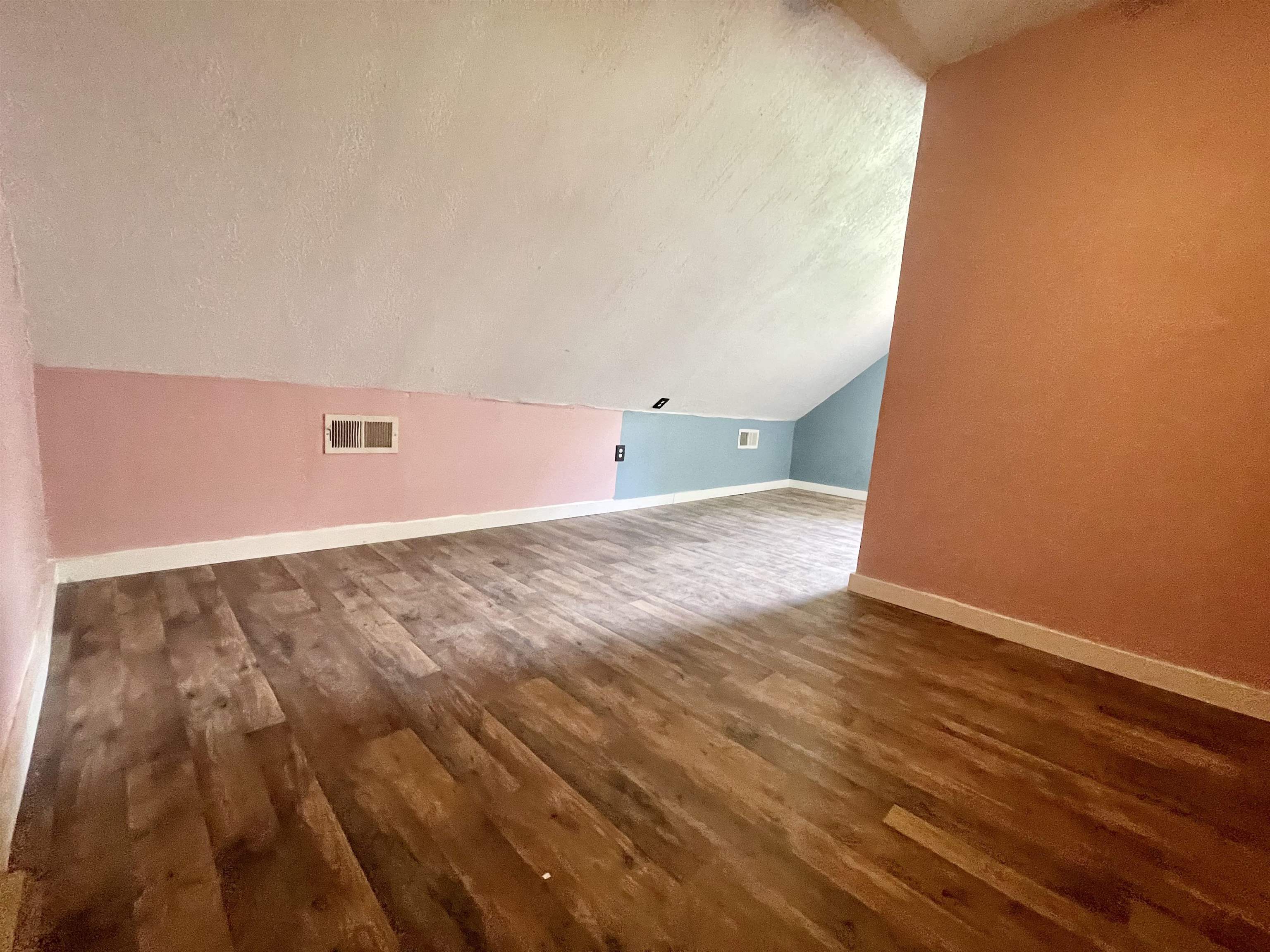 EMERALD VALLEY - Residential