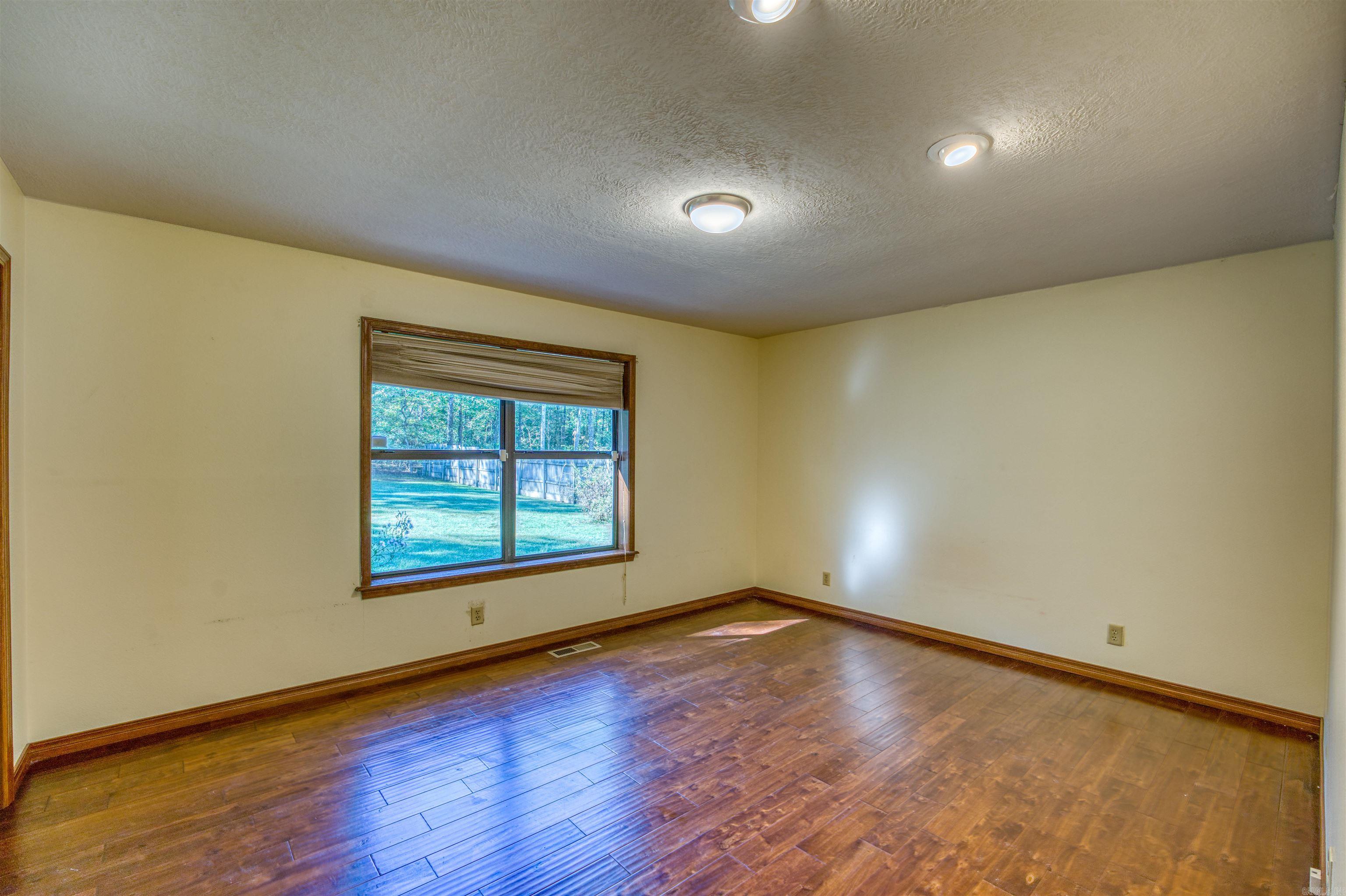 DRIFTWOOD LAKE SUB - Residential