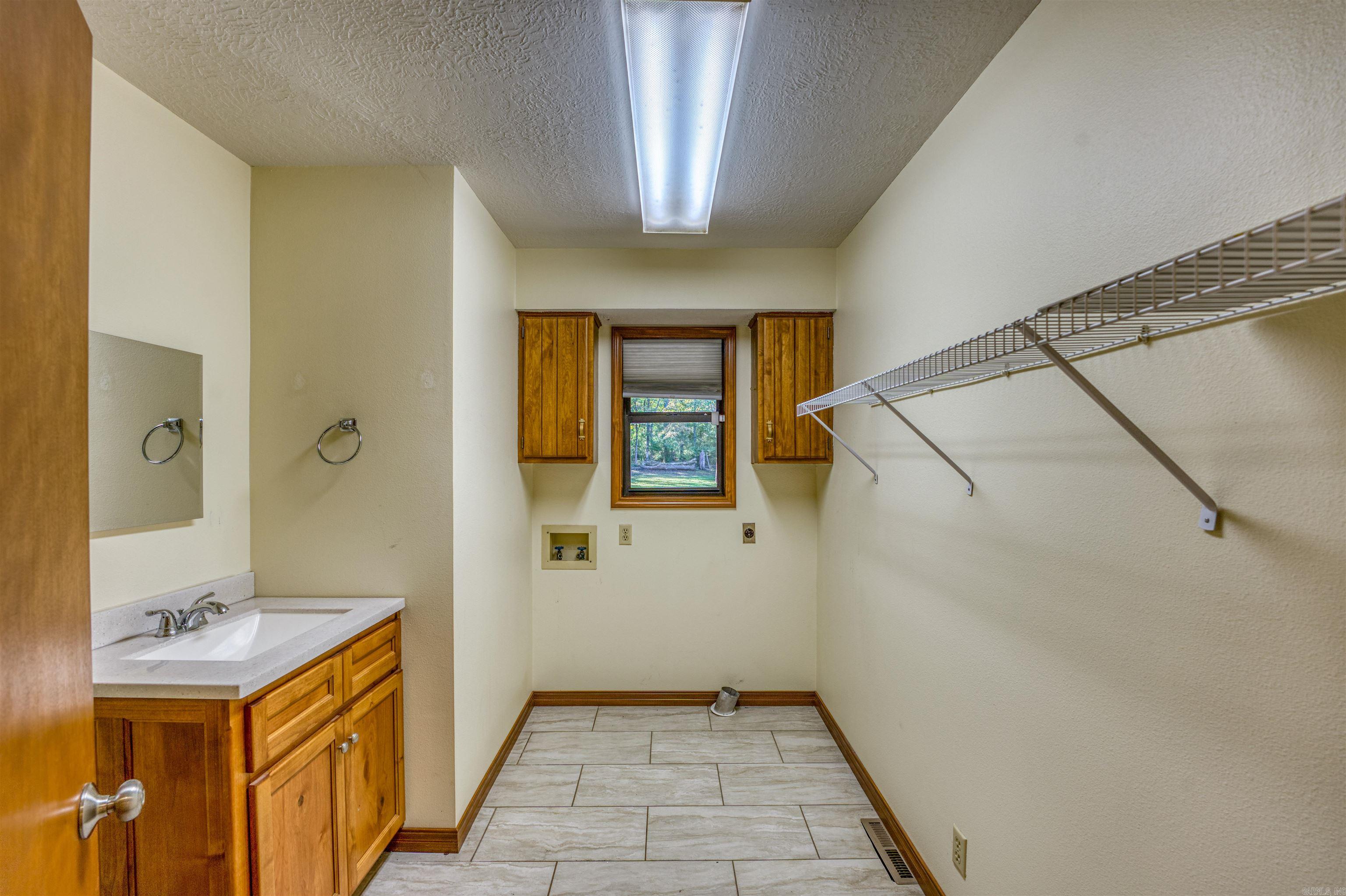 DRIFTWOOD LAKE SUB - Residential