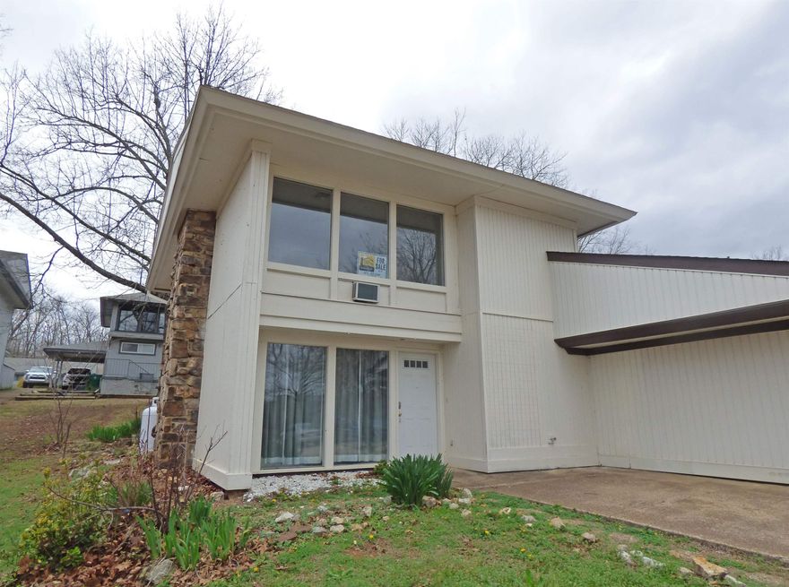 Great Two Bedroom Townhouse in Great Location! This townhouse offers spacious living/dining room with gas log fireplace, kitchen, utility room, 2 bedrooms, 1-1/2 baths, and vinyl plank flooring throughout. New interior paint with a nice patio area off the dining area, perfect for BBQ's or relaxing. It also is close to the Cherokee Village Town Center and the indoor townhouse swimming pool. Would make a great investment property.