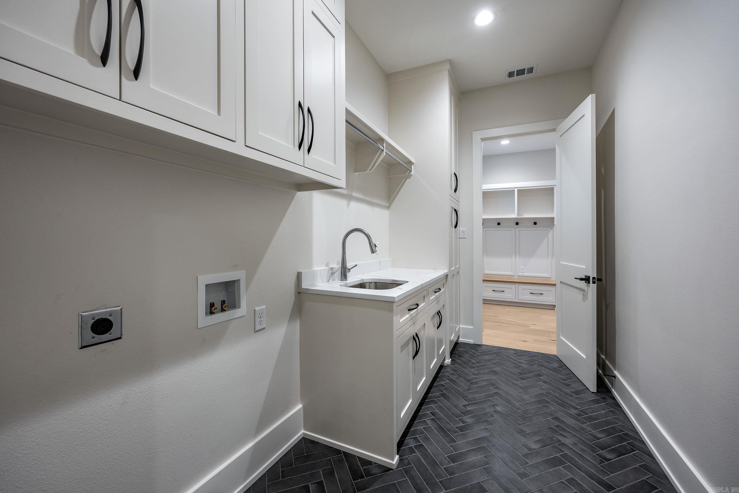 CHENAL VALLEY ABINGTON COURT - Residential