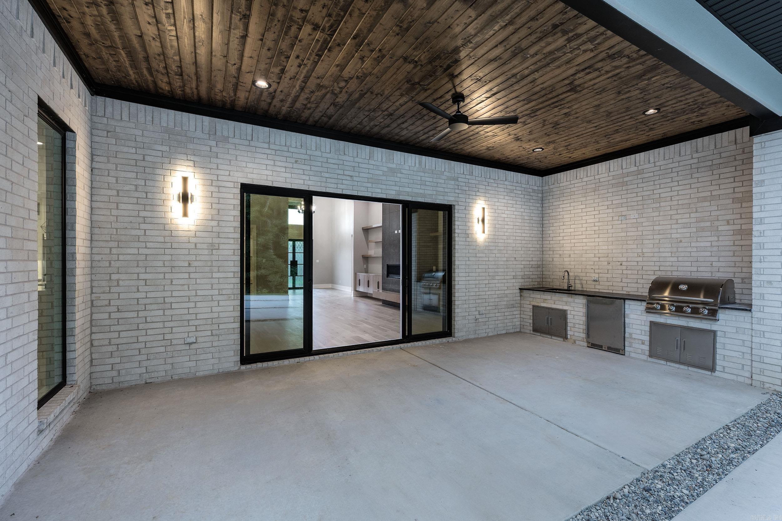 CHENAL VALLEY ABINGTON COURT - Residential