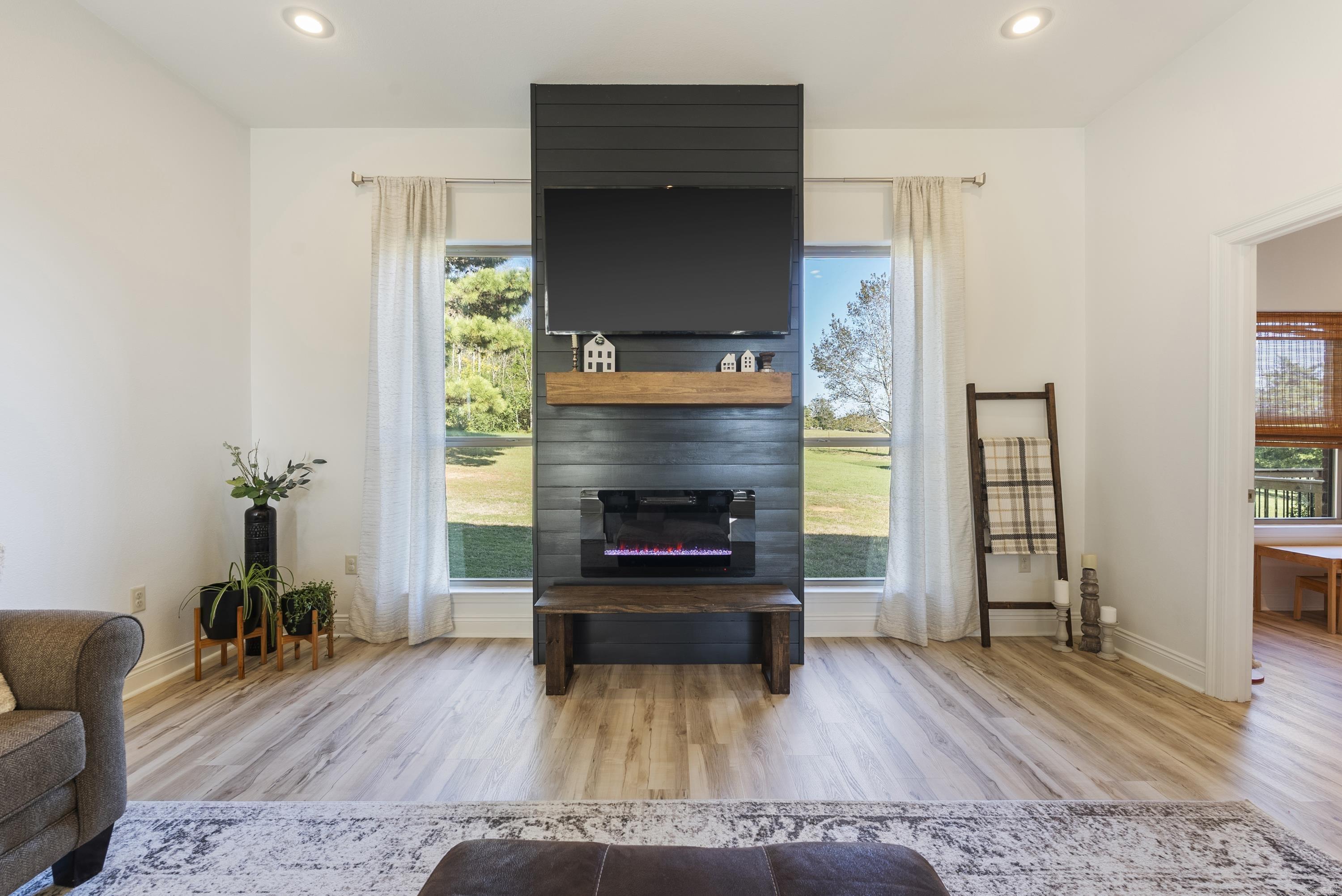 SHADOW VALLEY - Residential