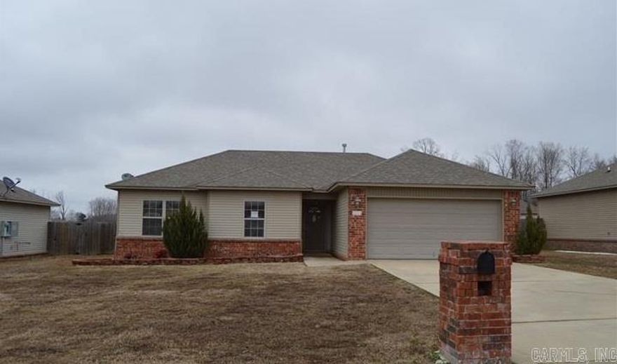 Open floor plan with kitchen/dining room/living room combination. Three bedrooms and two baths one one level. Tile floors in kitchen, dining room and bathrooms. Privacy fenced back yard and two car garage are some of the added features. Wonderful first time home.
