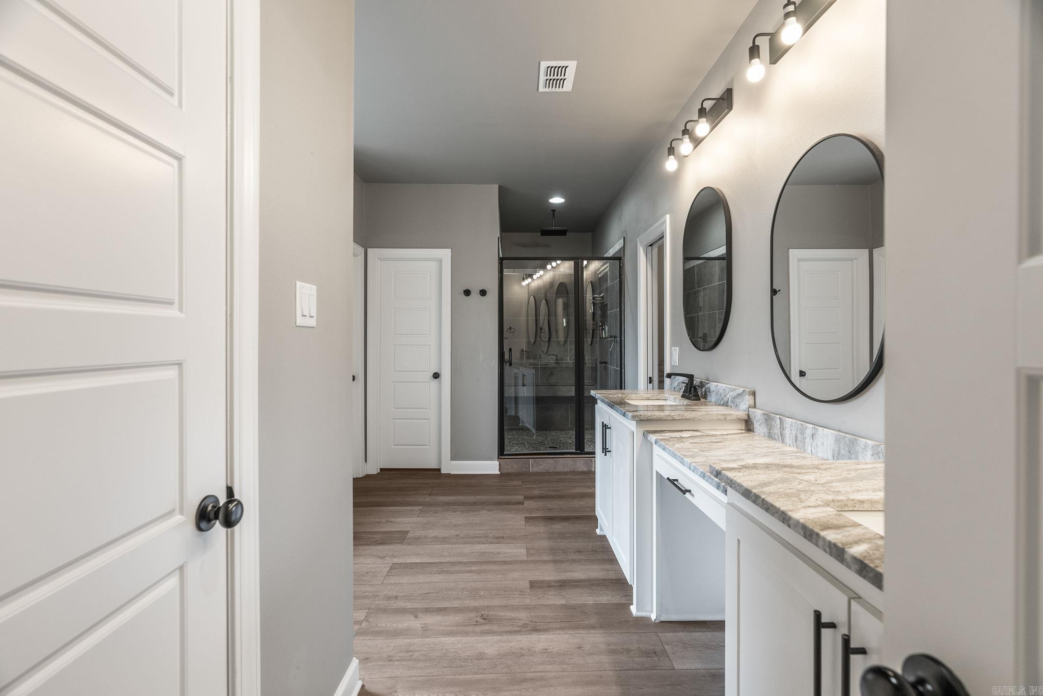 WELLINGTON PLACE - Residential