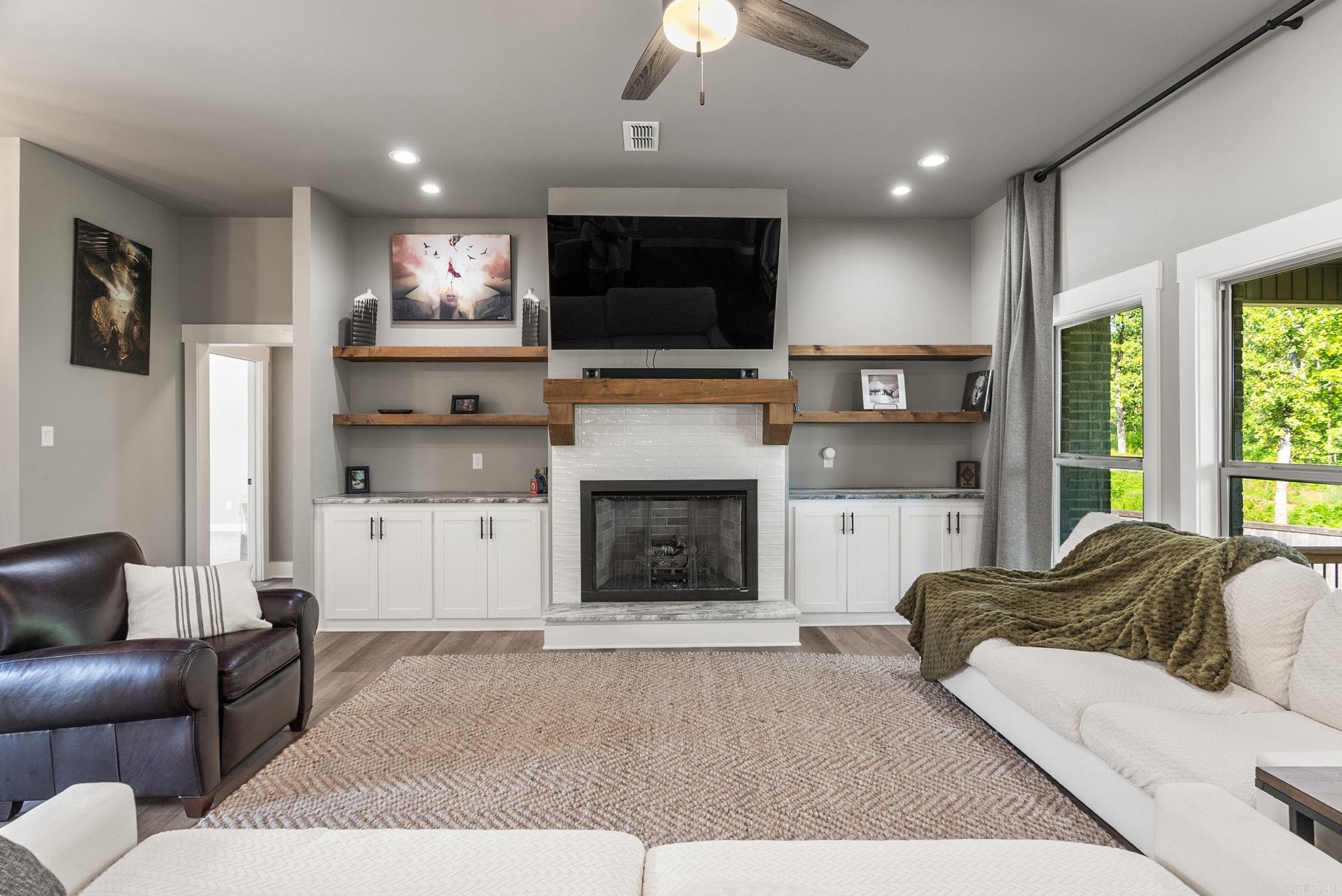 WELLINGTON PLACE - Residential