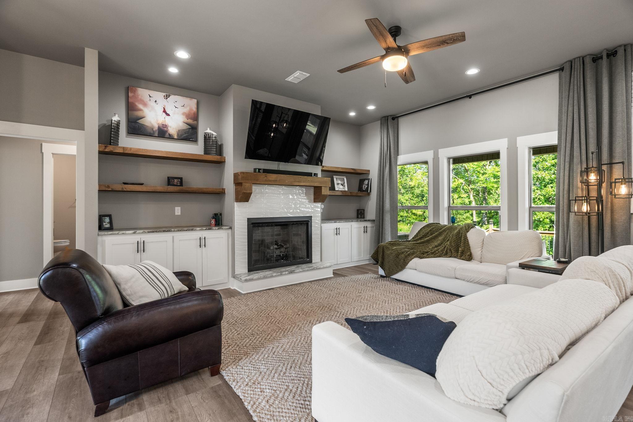 WELLINGTON PLACE - Residential