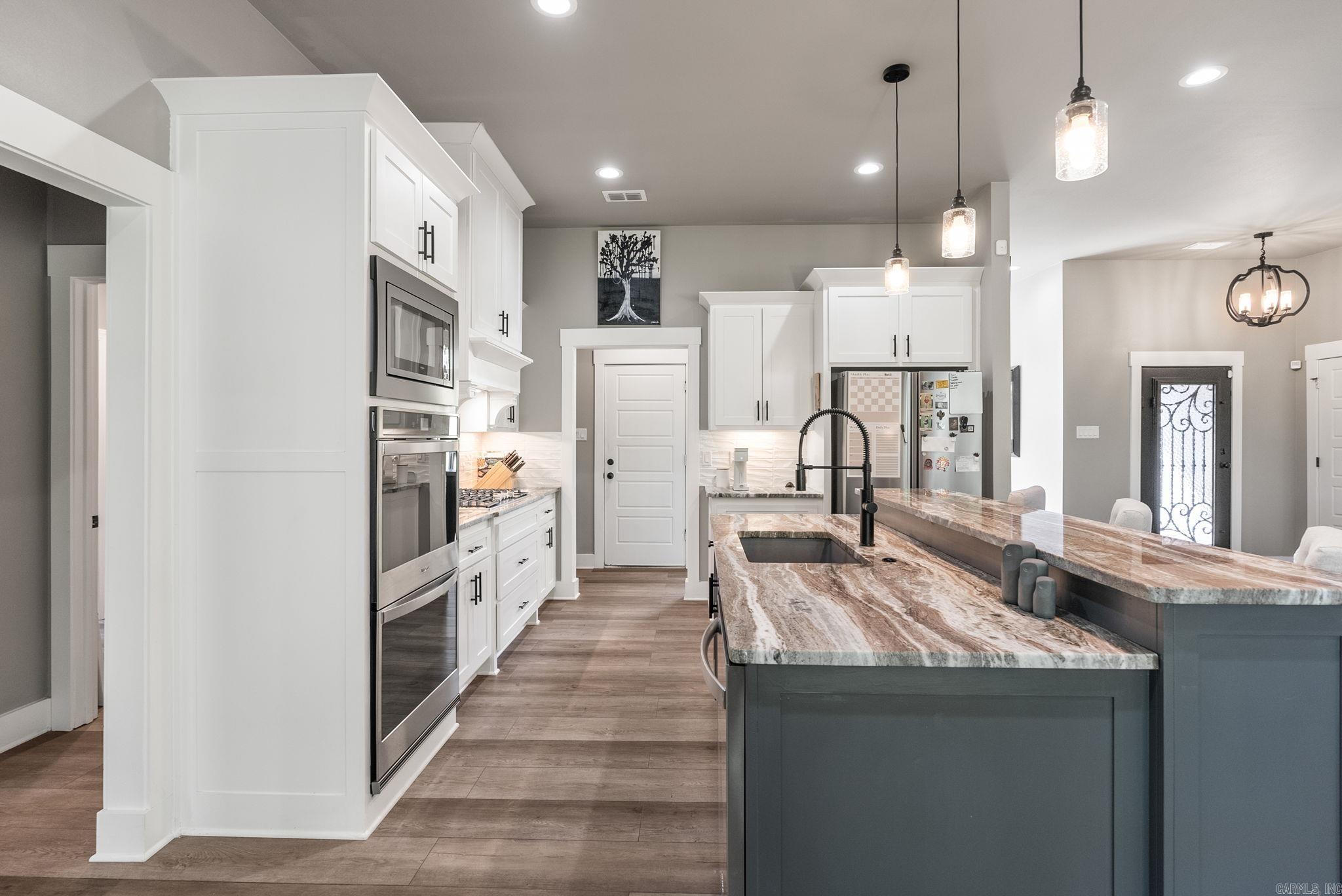 WELLINGTON PLACE - Residential