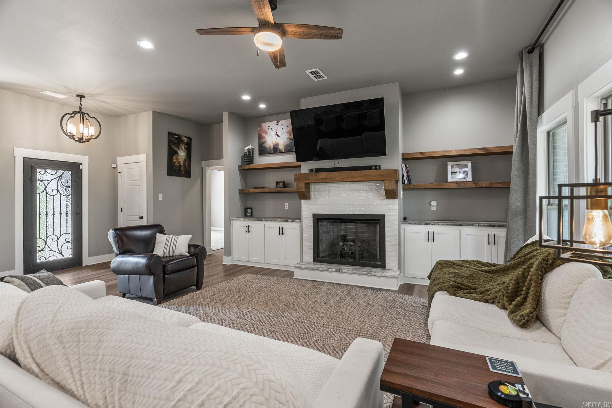 WELLINGTON PLACE - Residential