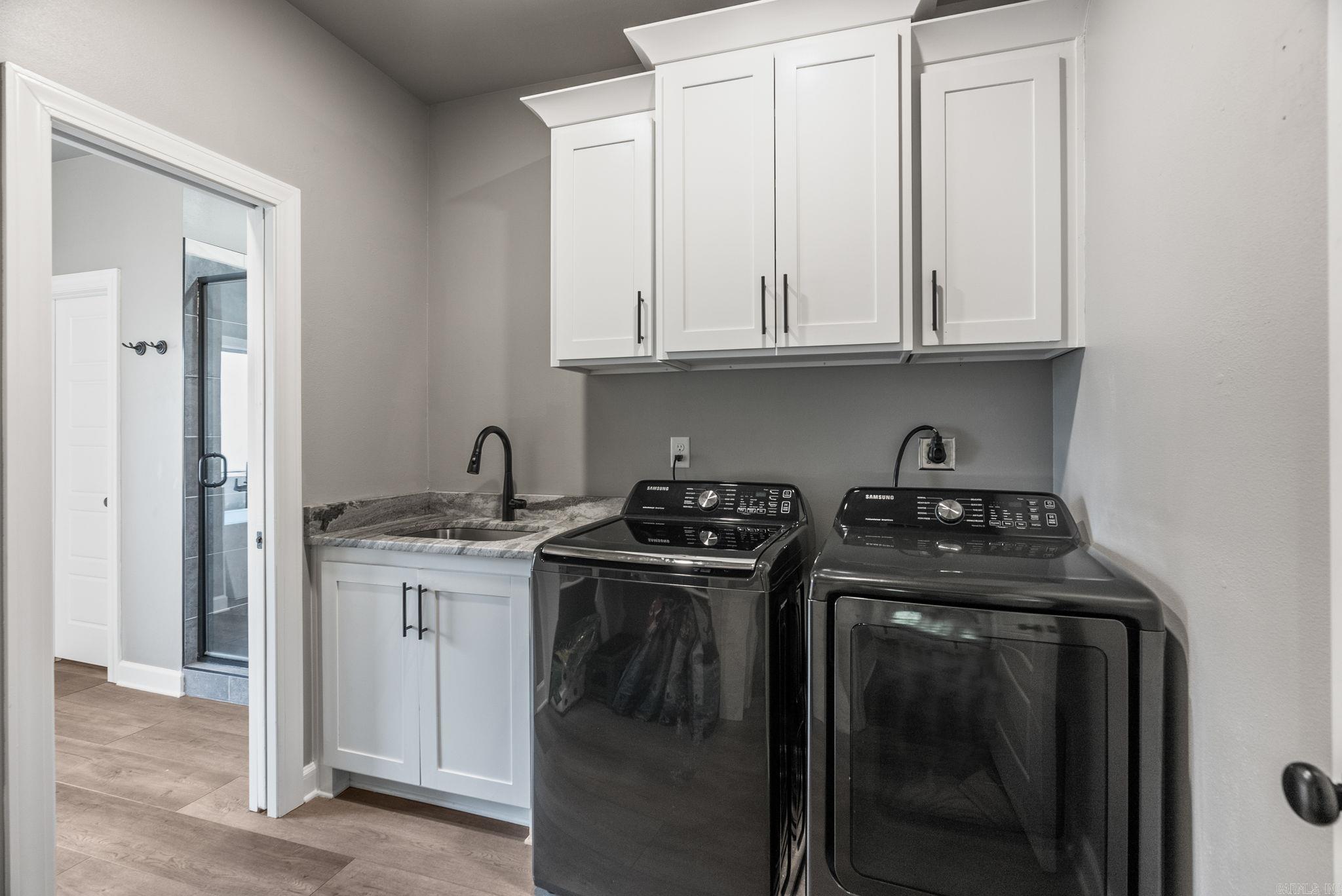 WELLINGTON PLACE - Residential