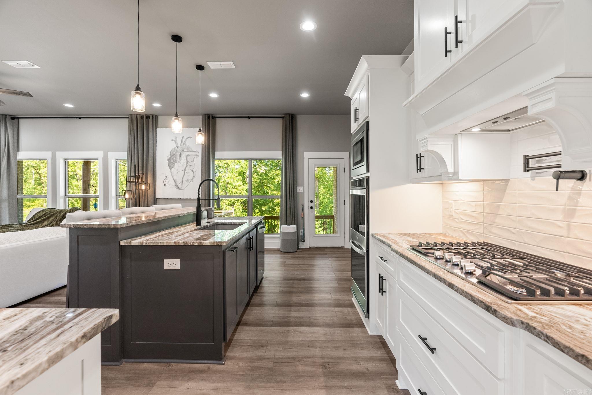 WELLINGTON PLACE - Residential