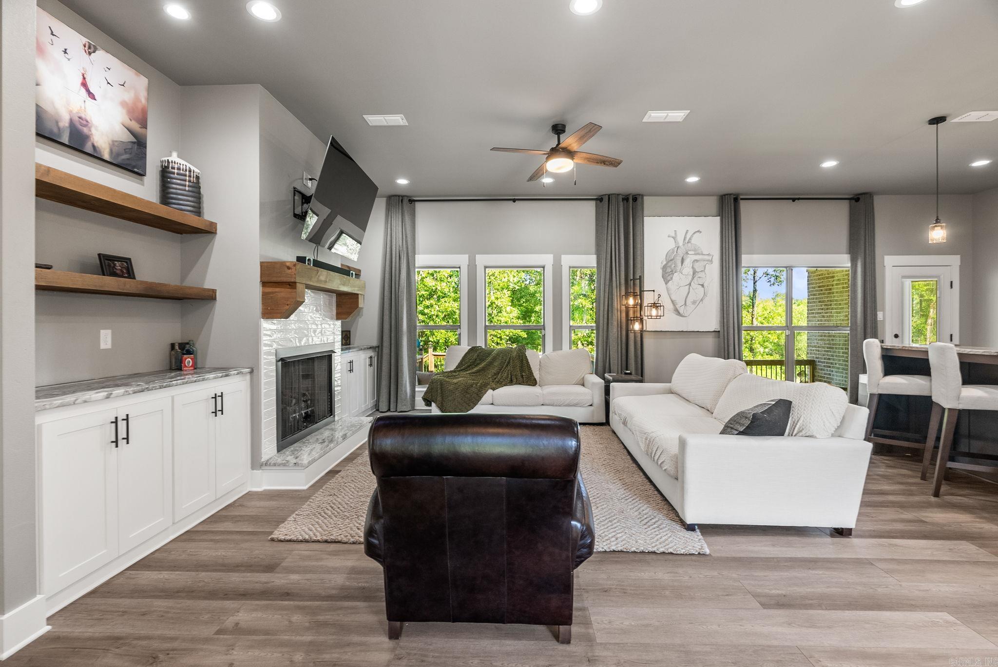 WELLINGTON PLACE - Residential