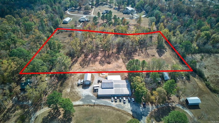 Over 6 acres with some utilities near in beautiful setting close to Lake Hamilton and Lake Ouachita.