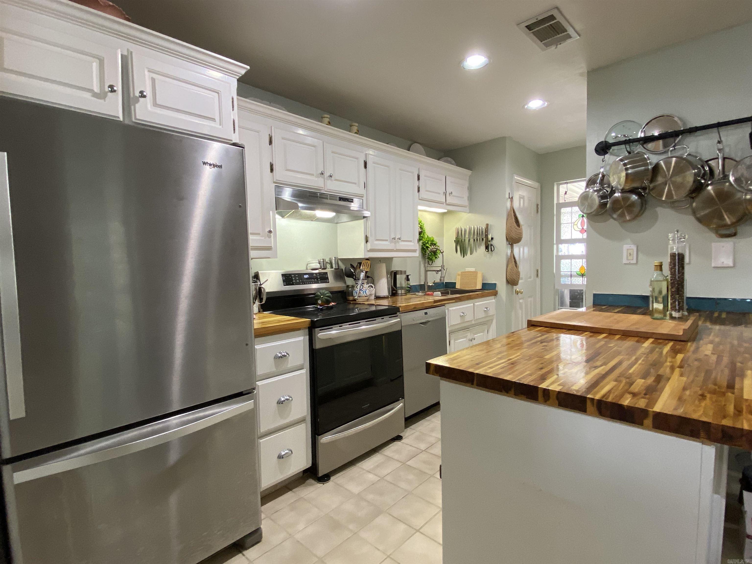 LAKE POINTE GARDEN HOMES - Residential