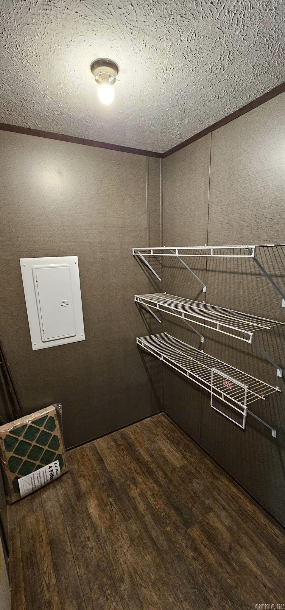 Meadowwood #4 - Residential