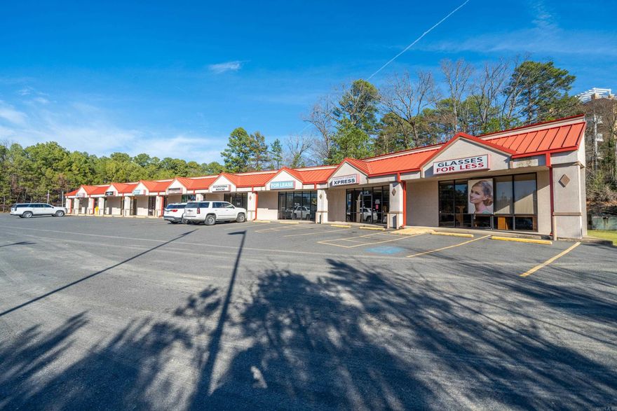 Located on Hwy 7 South, this prime commercial space has a high traffic count, loads of visibility, and ample parking. Offering tons of potential and possibilities, this space is a little over 2,000 sq feet and can accommodate a broad range of businesses.
