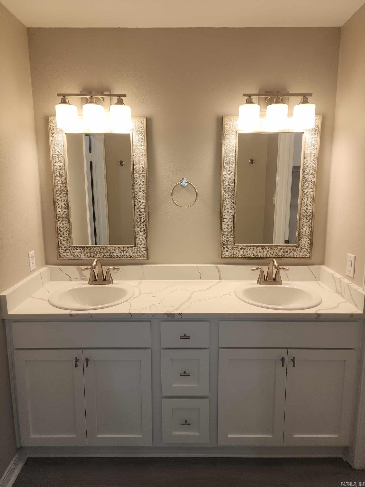 STONEWALL - Residential