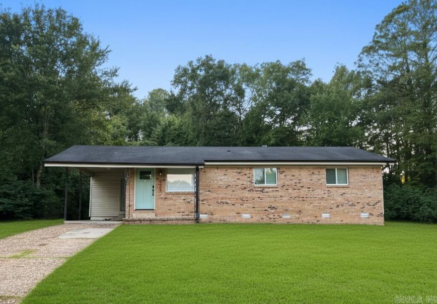 Wonderful home situated on a spacious 0.32-acre lot backing to full greenspace in a cul-de-sac! This newly updated property features 3 bedrooms, 2 bathrooms, and 1,113 sq. ft. of inviting living space. Recent upgrades include new windows, gutters, flooring, fresh paint & more! Enjoy serene greenspace views from nearly every room, making this home a peaceful retreat youāll love coming home to.