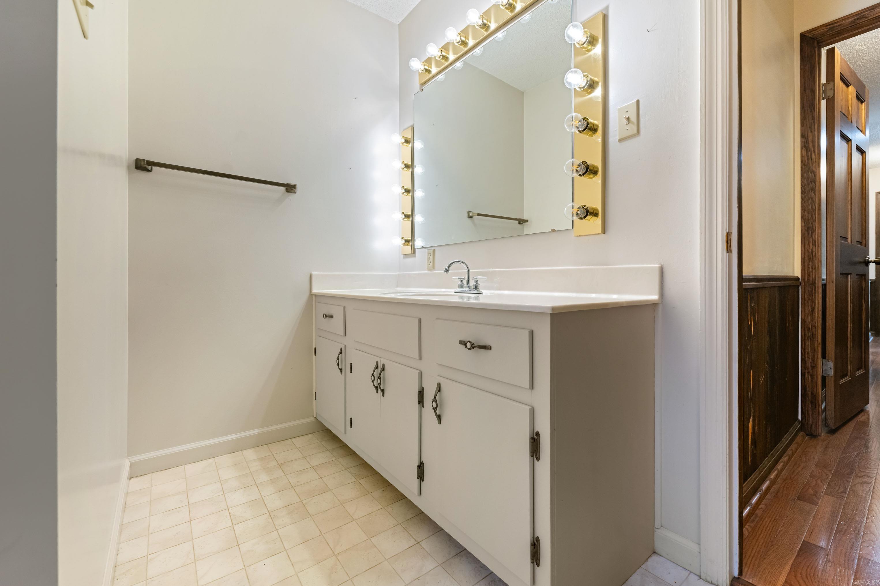 TREASURE HILL - Residential